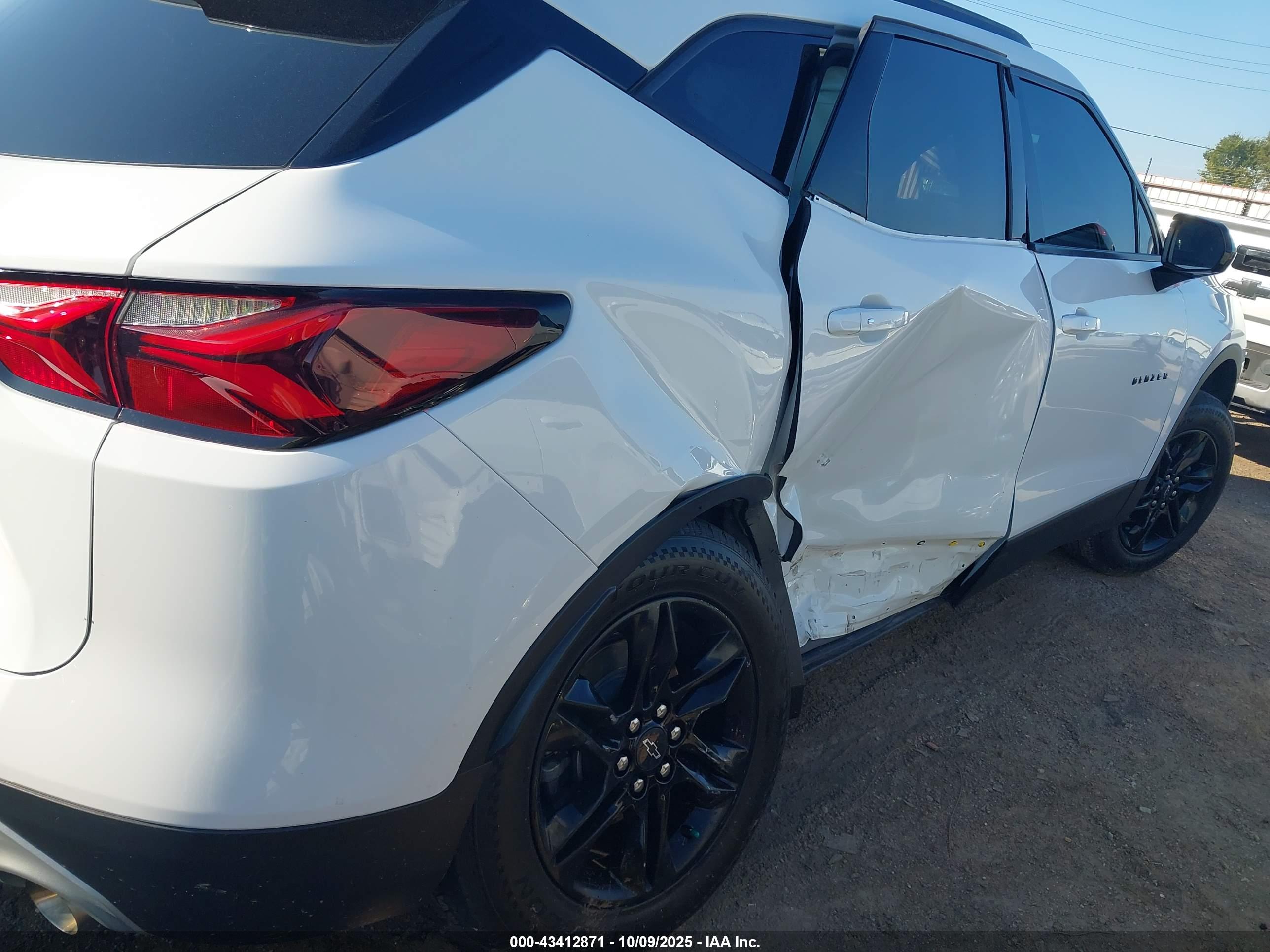 CHEVROLET BLAZER image 6