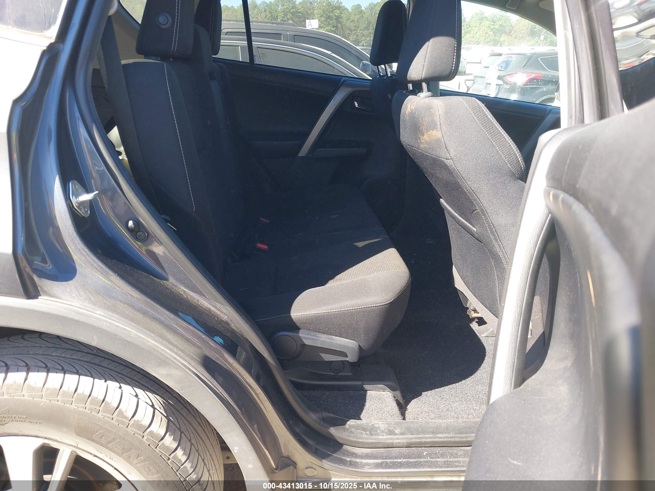 TOYOTA RAV4 image 8