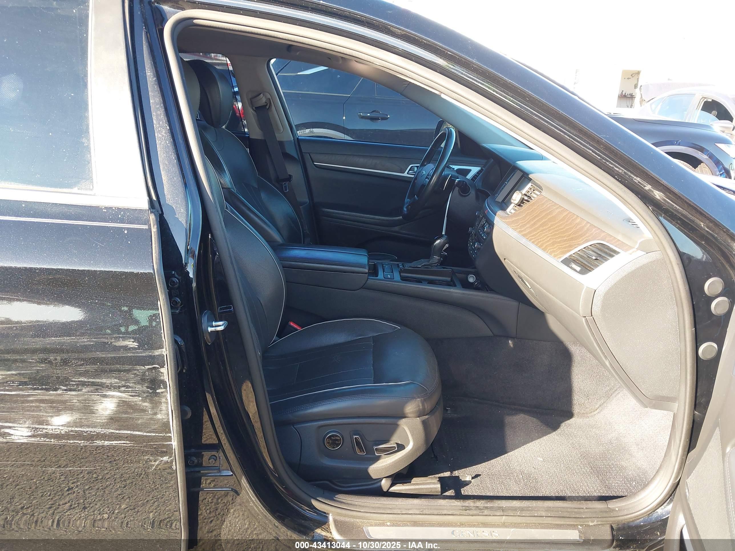 HYUNDAI GENESIS image 5