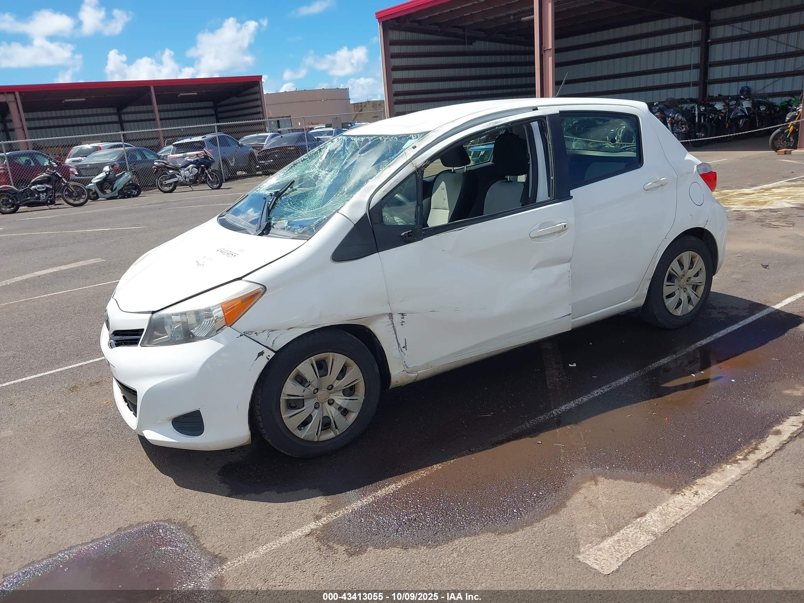 TOYOTA YARIS image 2