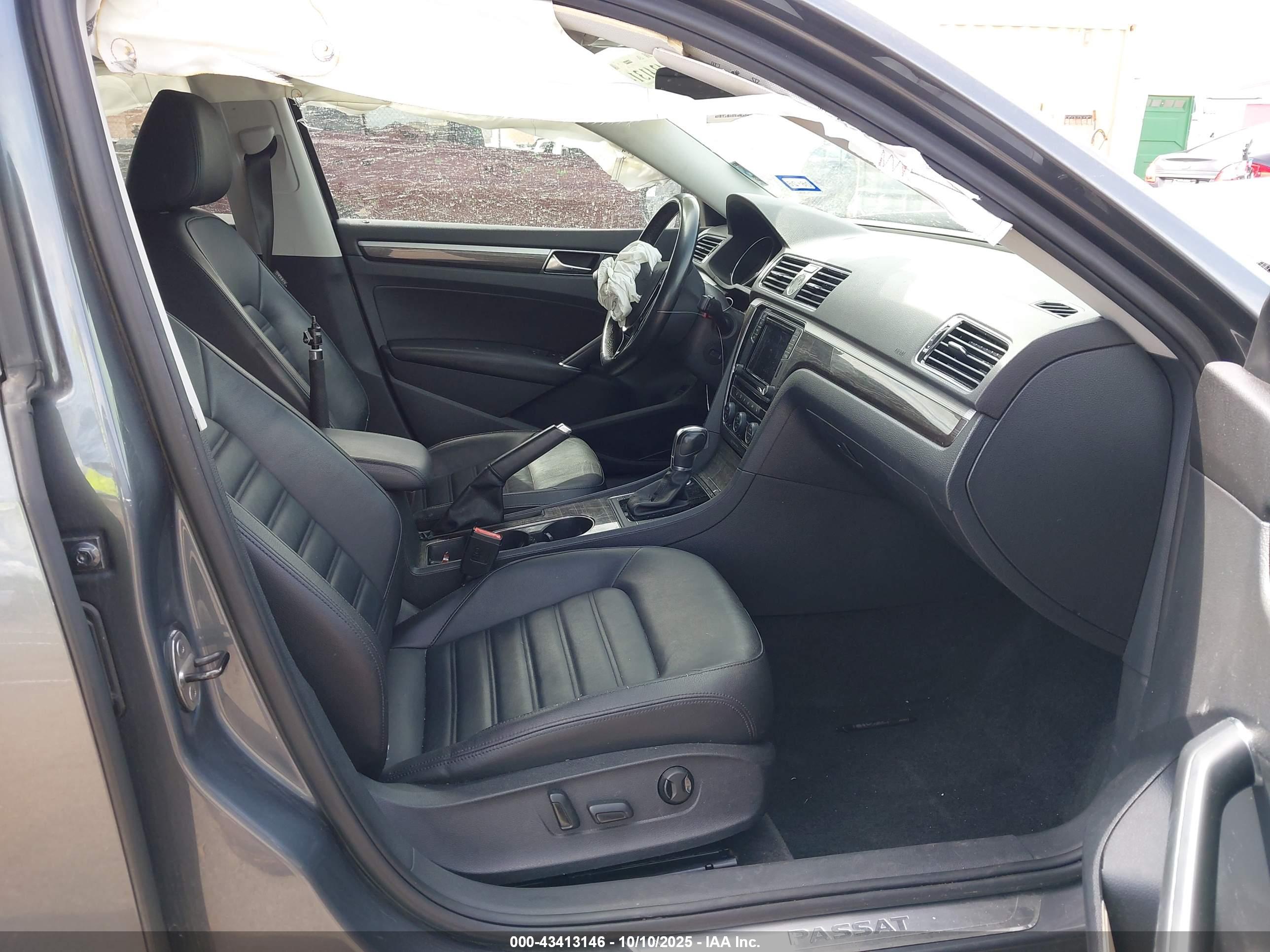 VOLKSWAGEN PASSAT image 5