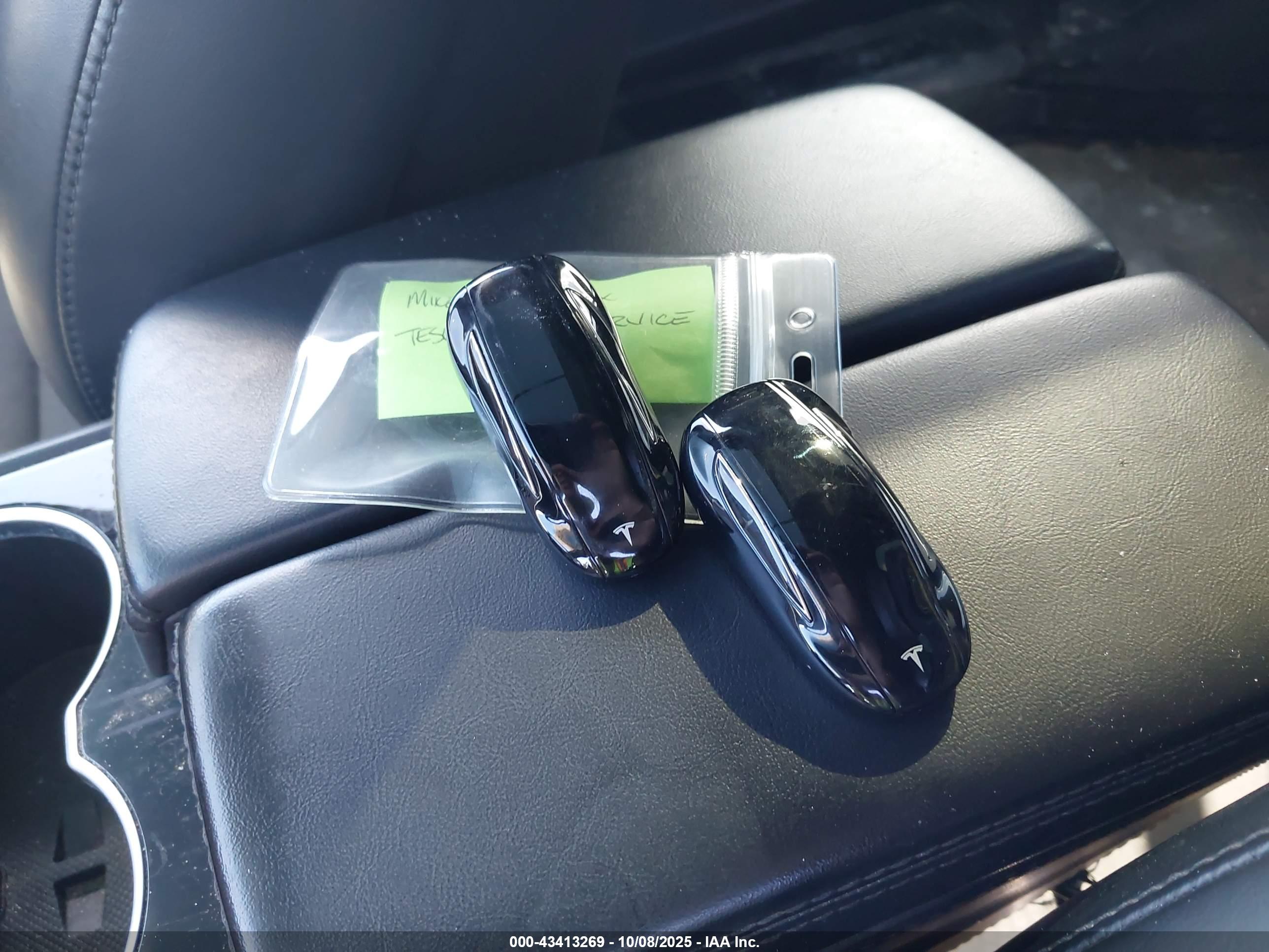 TESLA MODEL image 11