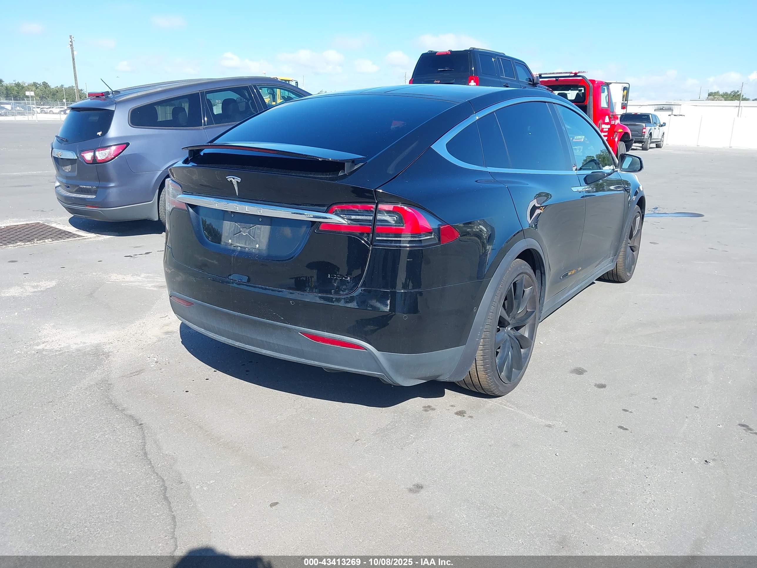 TESLA MODEL image 4