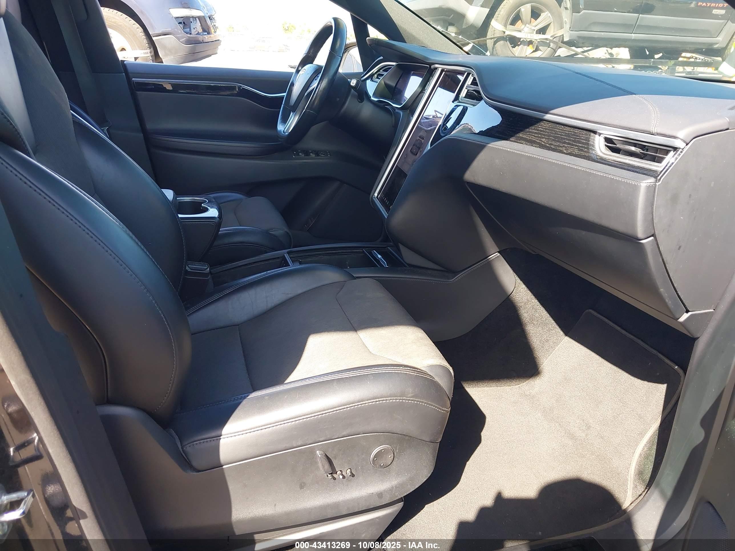 TESLA MODEL image 5