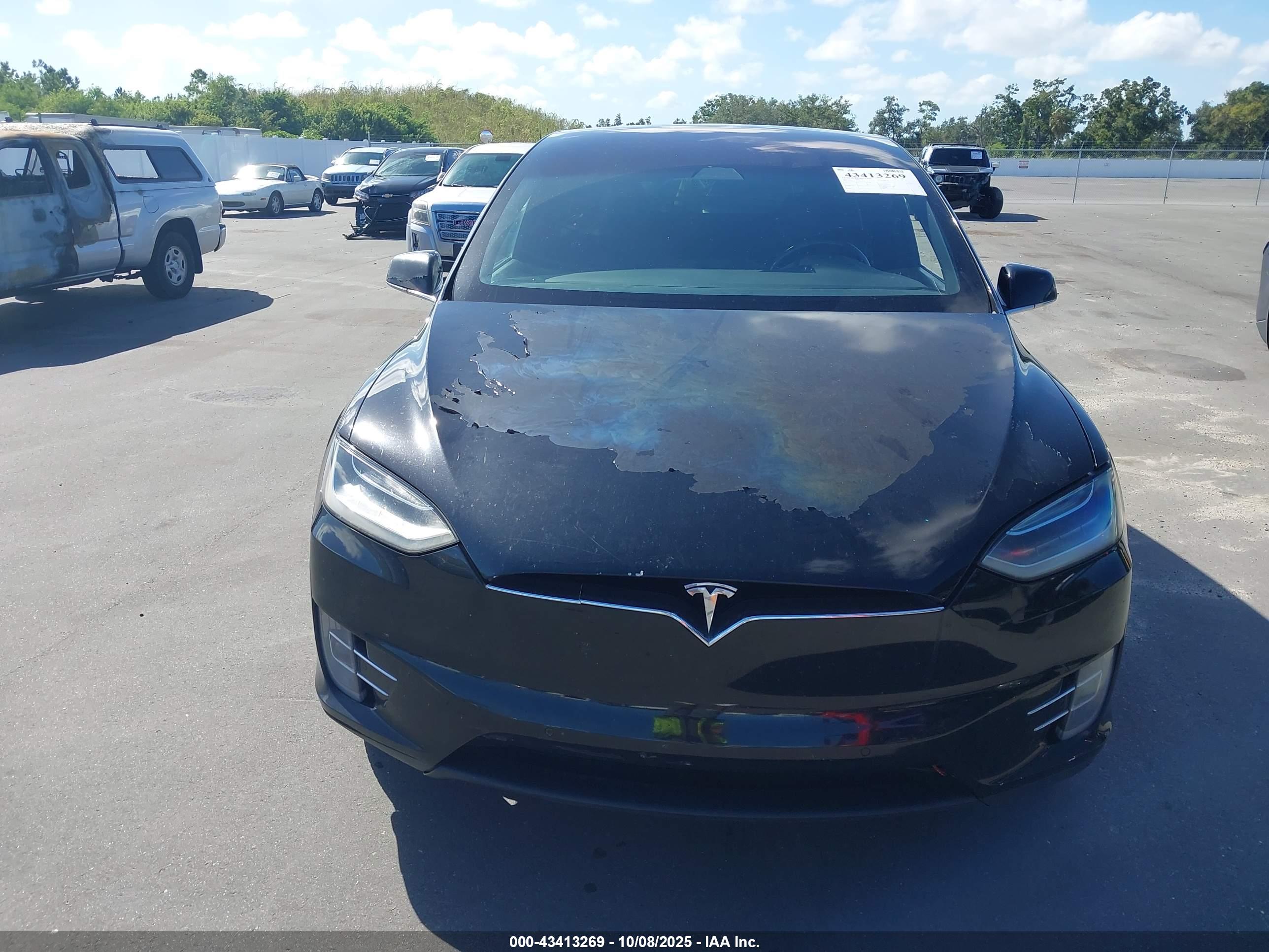 TESLA MODEL image 6