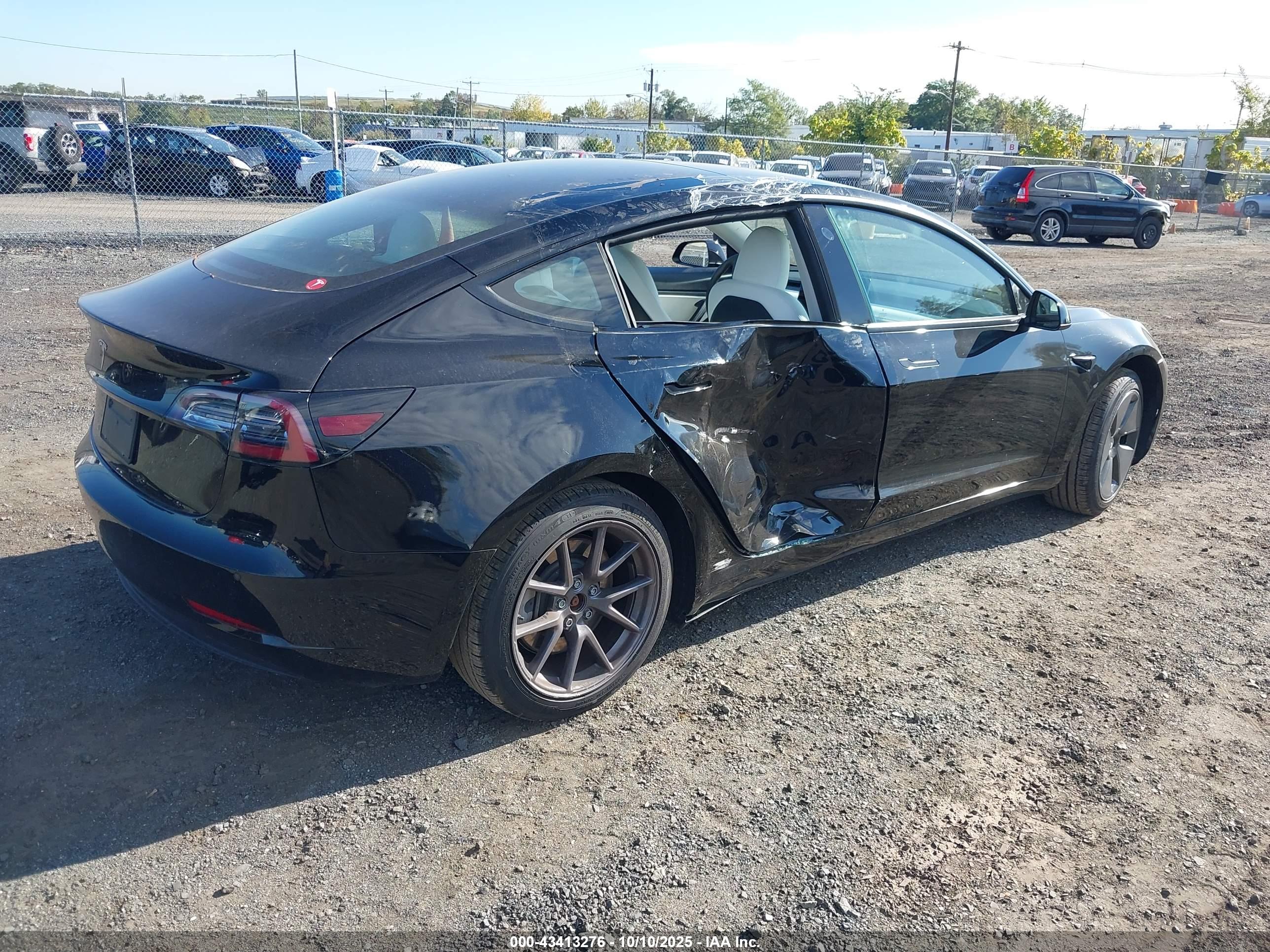 TESLA MODEL image 4