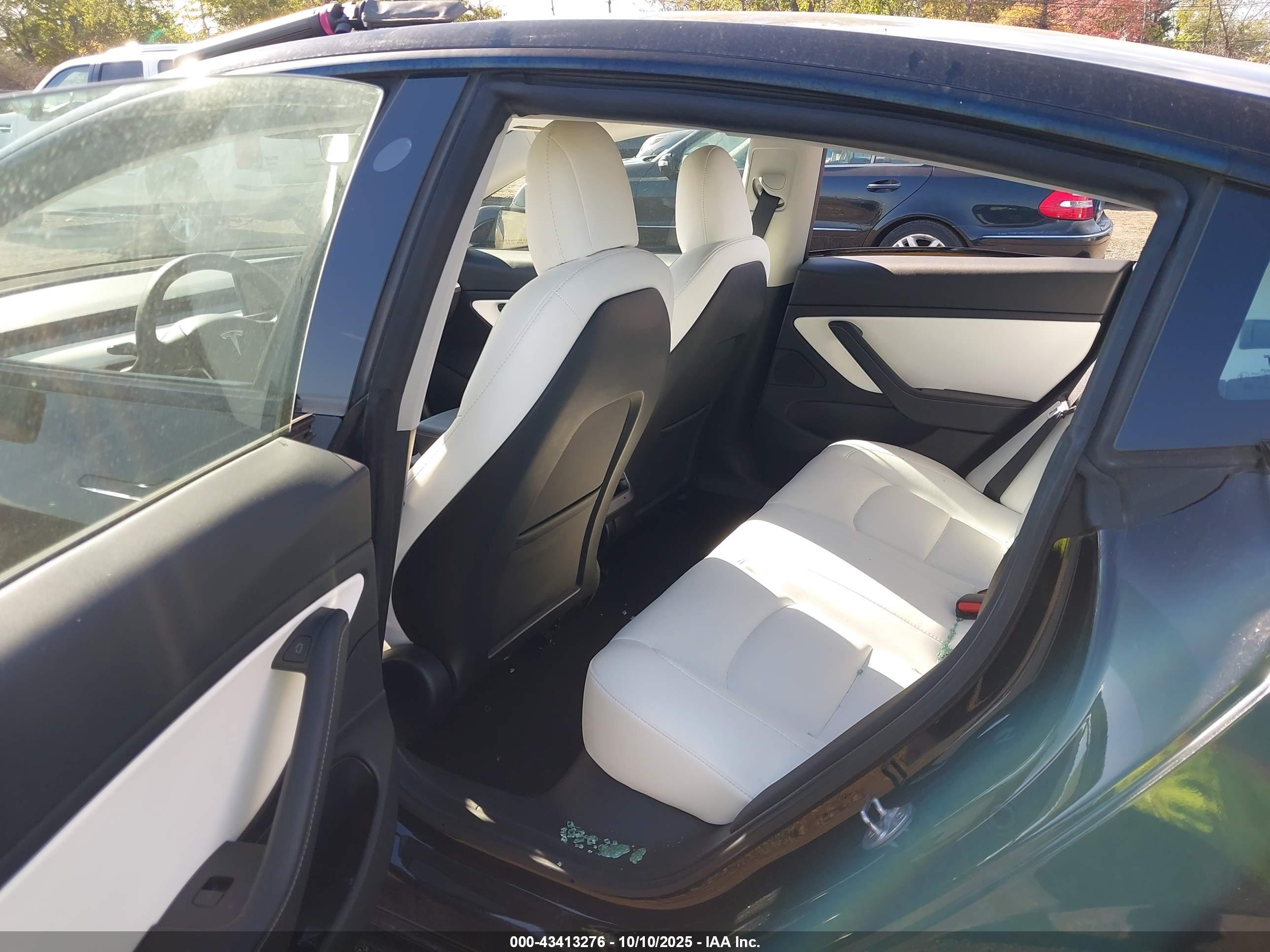 TESLA MODEL image 8