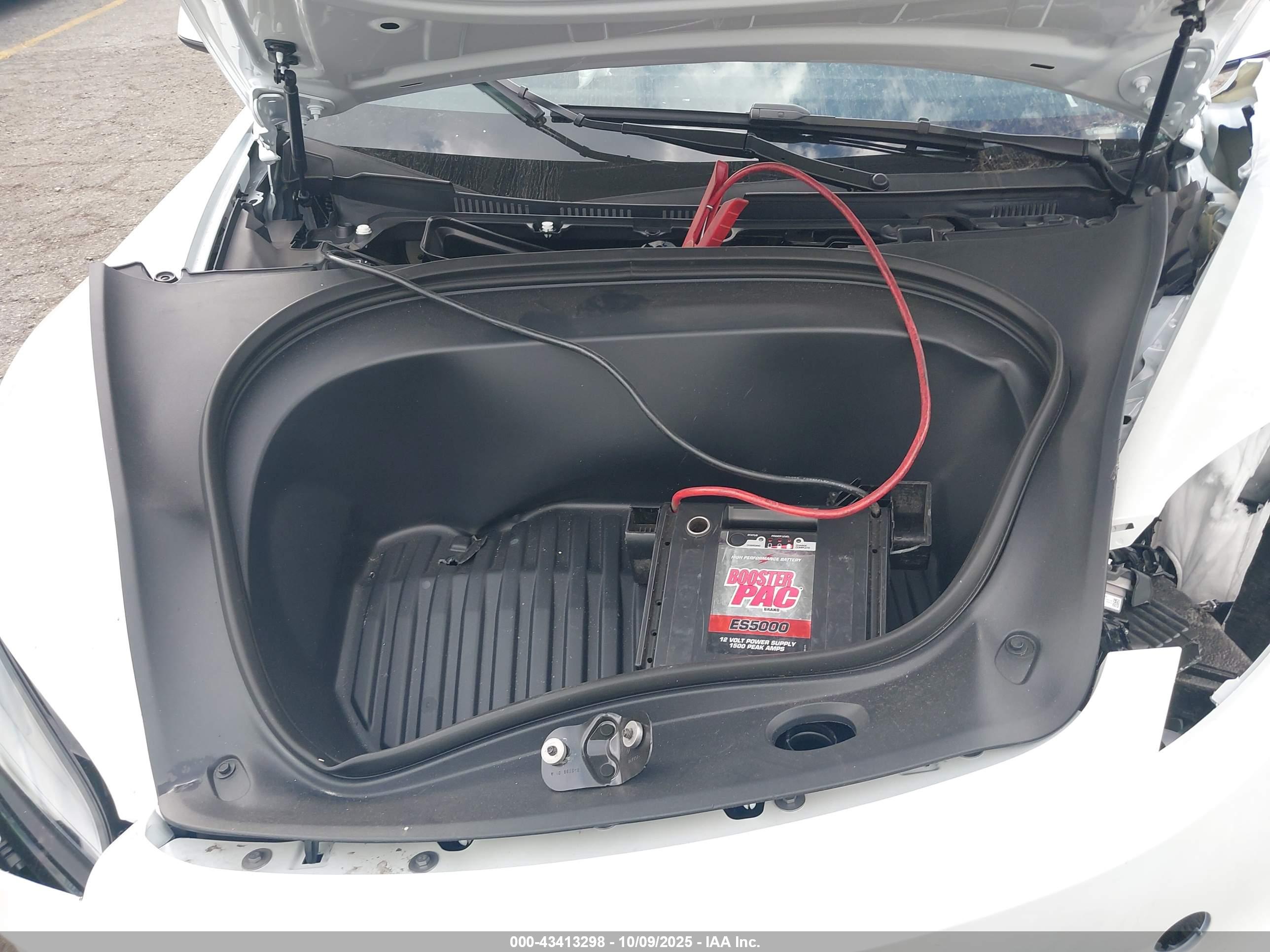 TESLA MODEL image 10