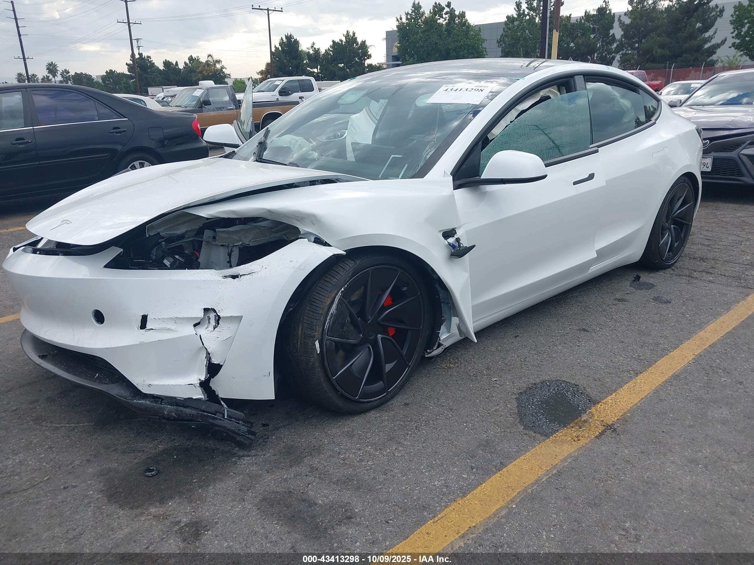 TESLA MODEL image 2