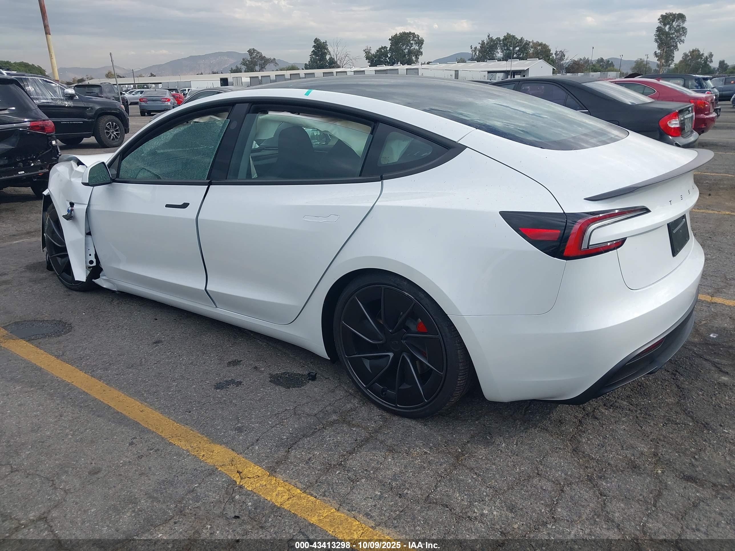 TESLA MODEL image 3