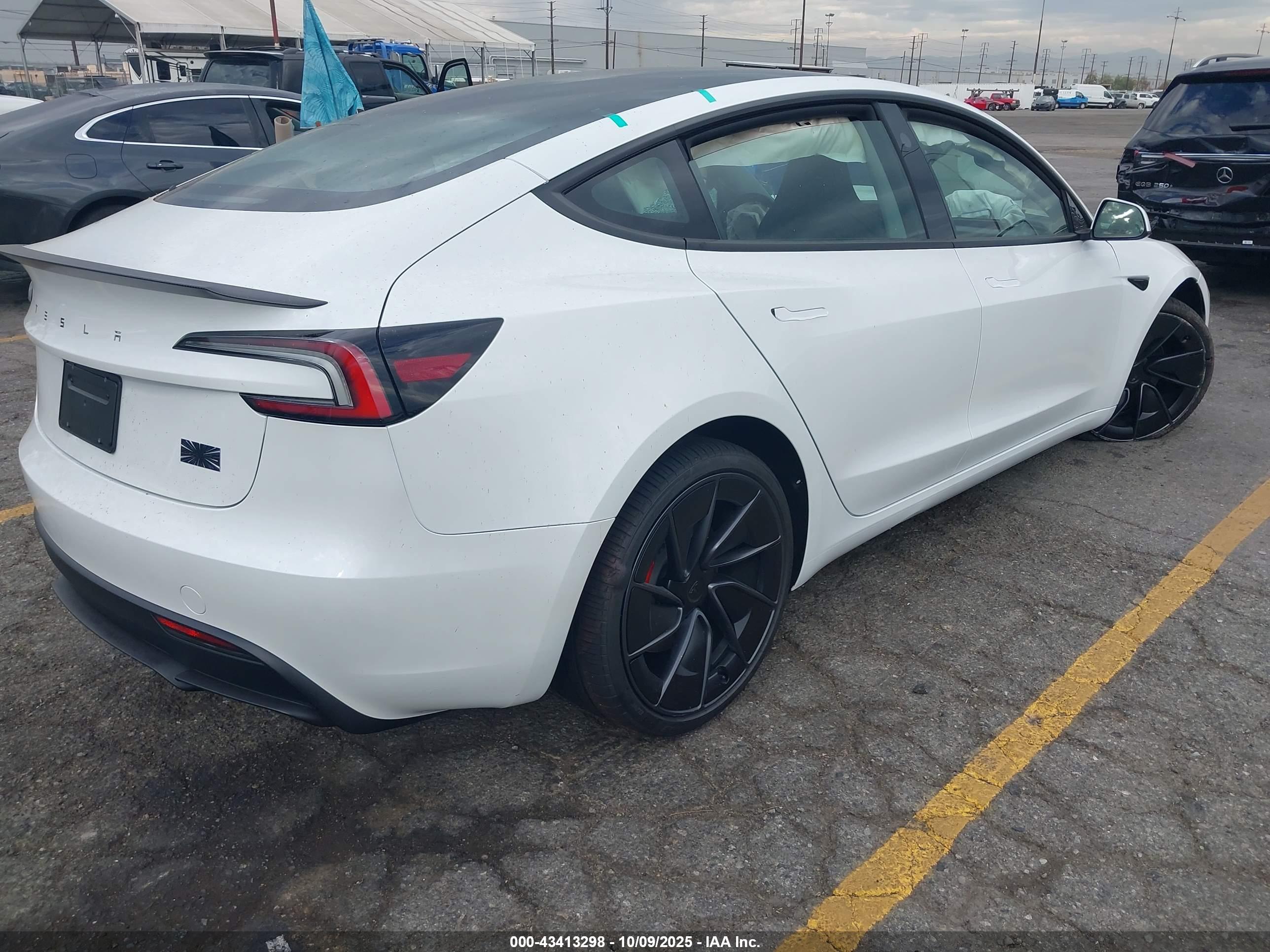 TESLA MODEL image 4