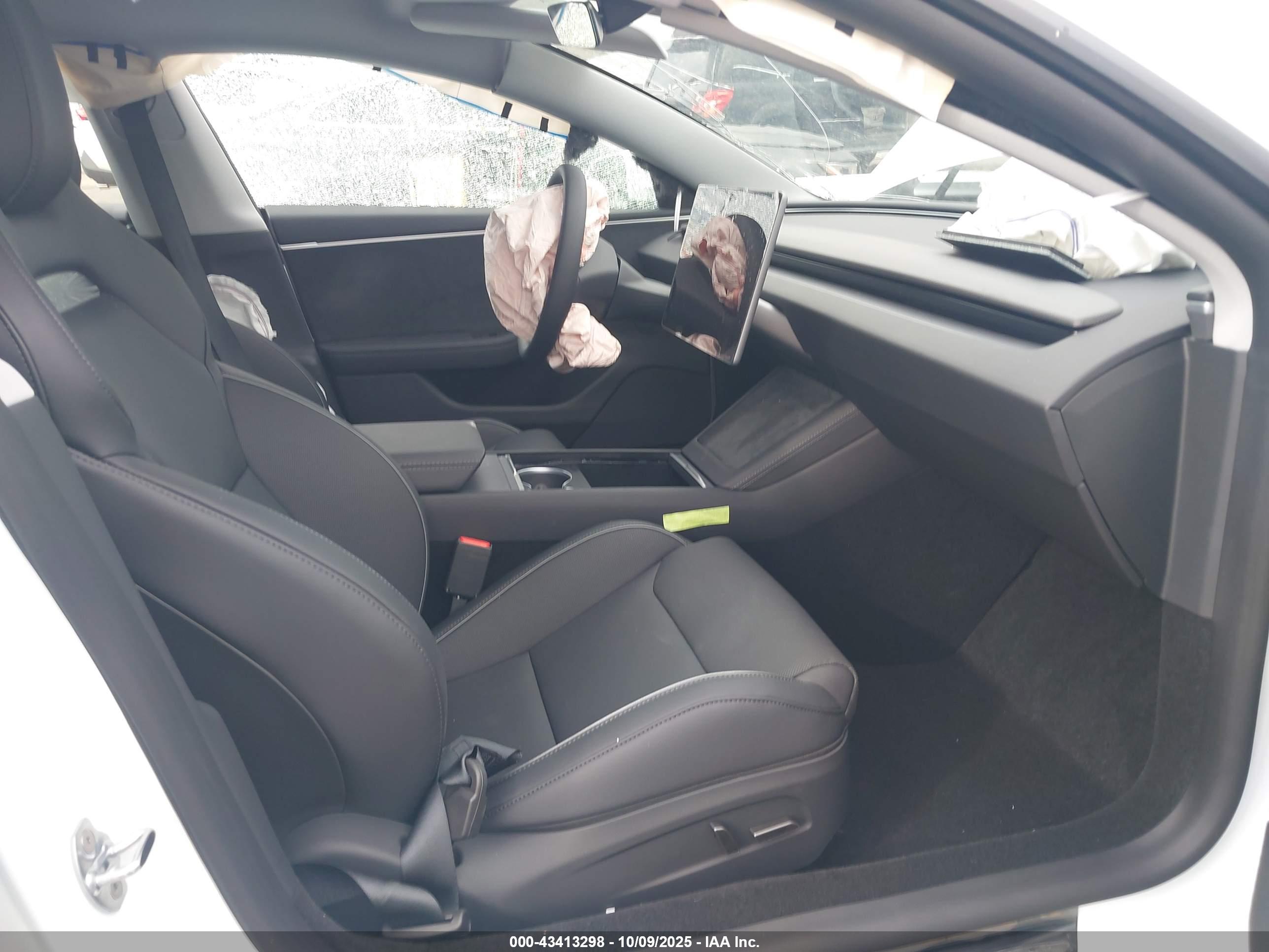 TESLA MODEL image 5