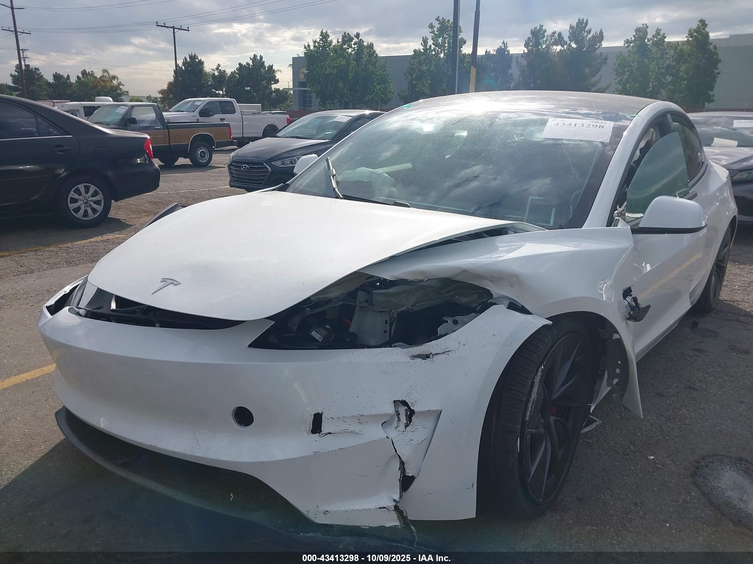 TESLA MODEL image 6