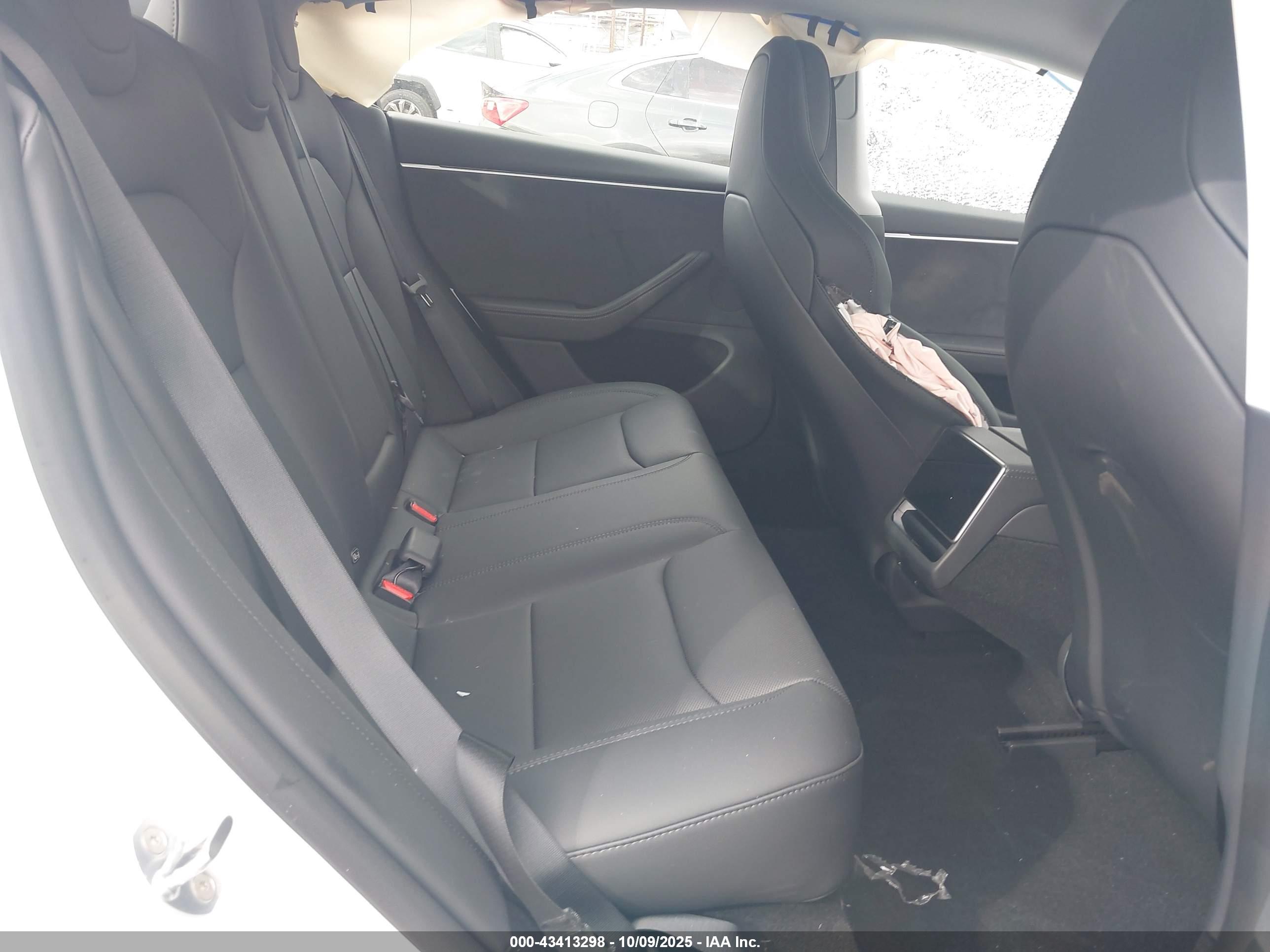 TESLA MODEL image 8