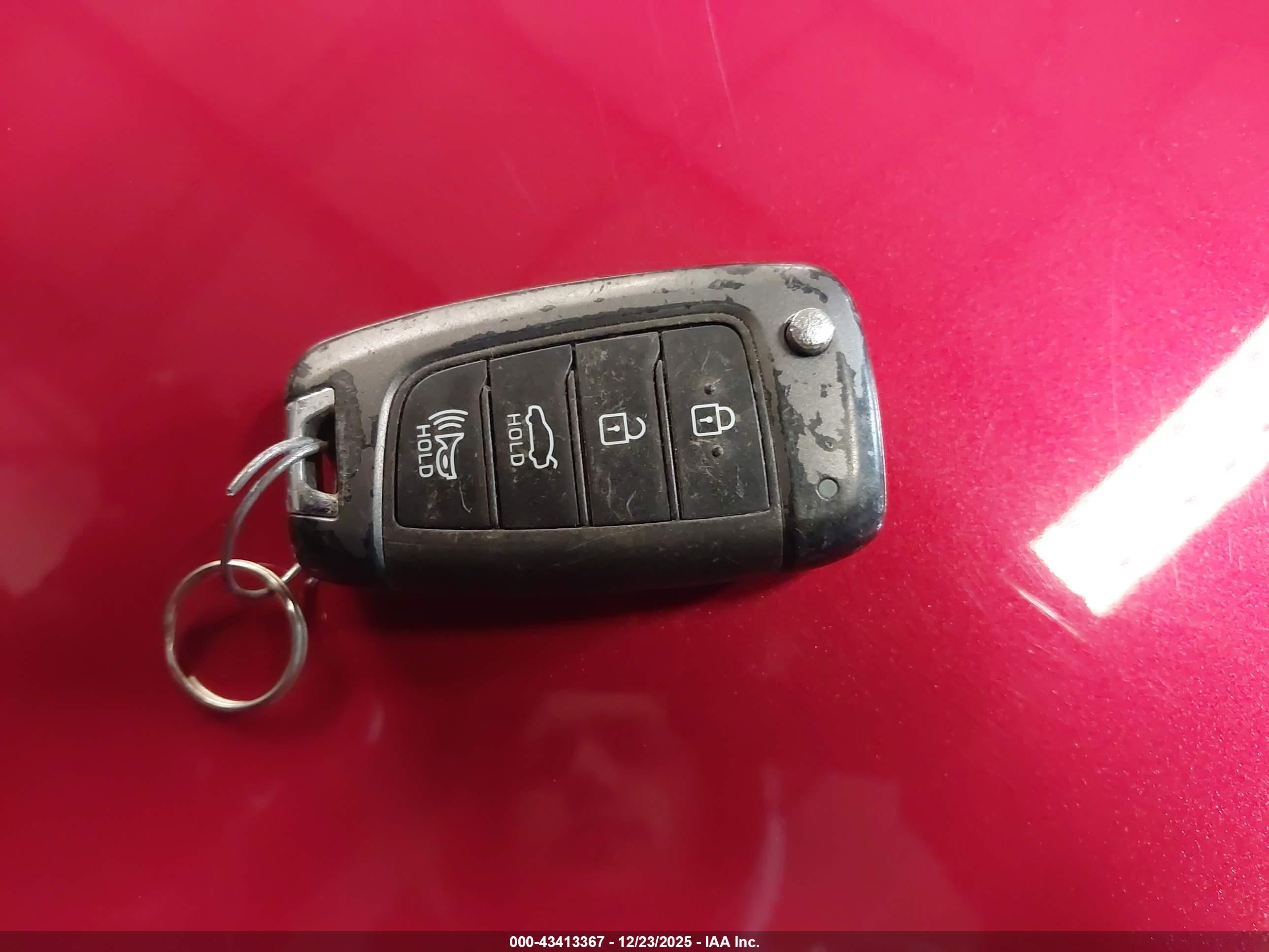 HYUNDAI ELANTRA image 11