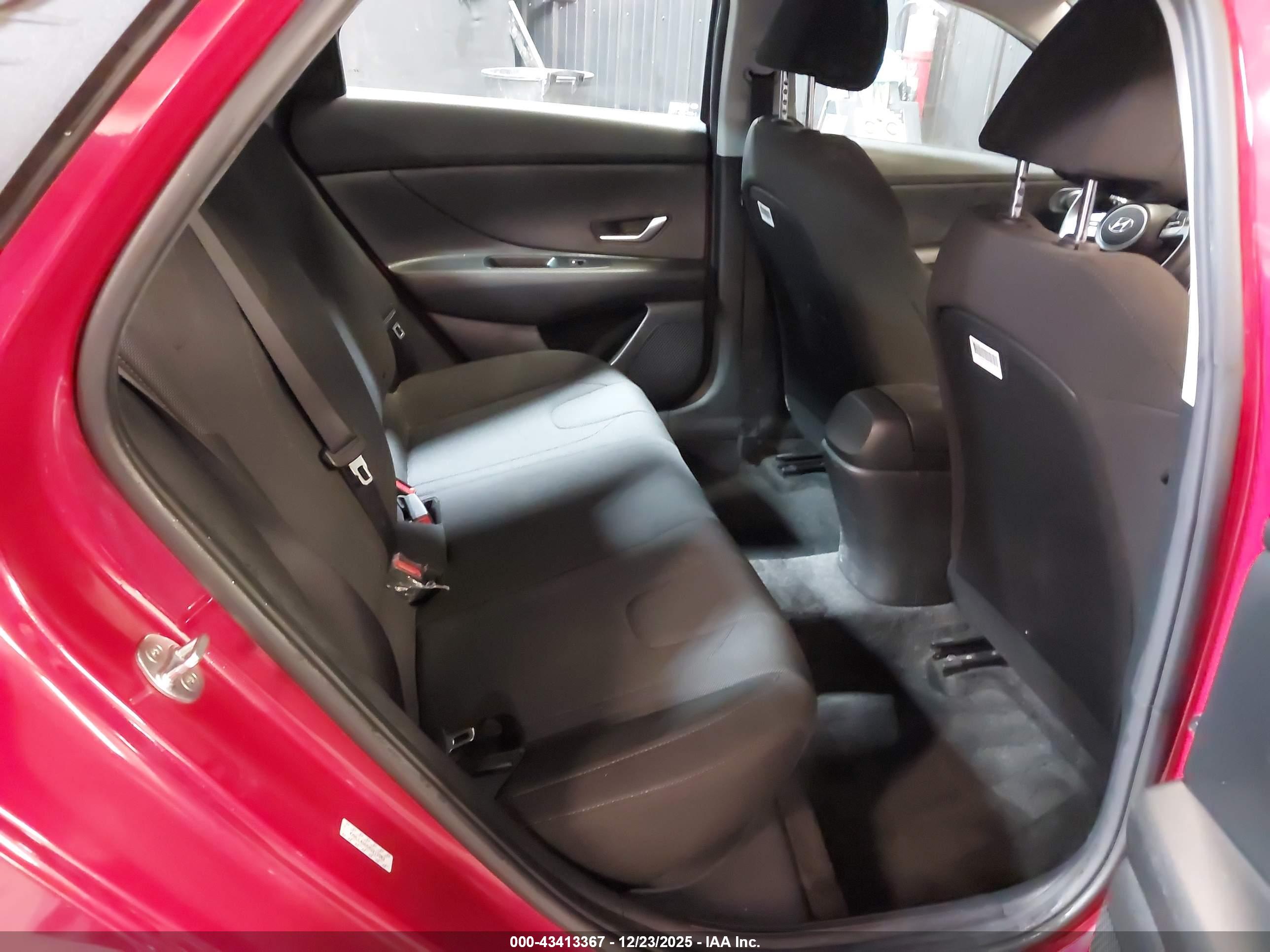 HYUNDAI ELANTRA image 8
