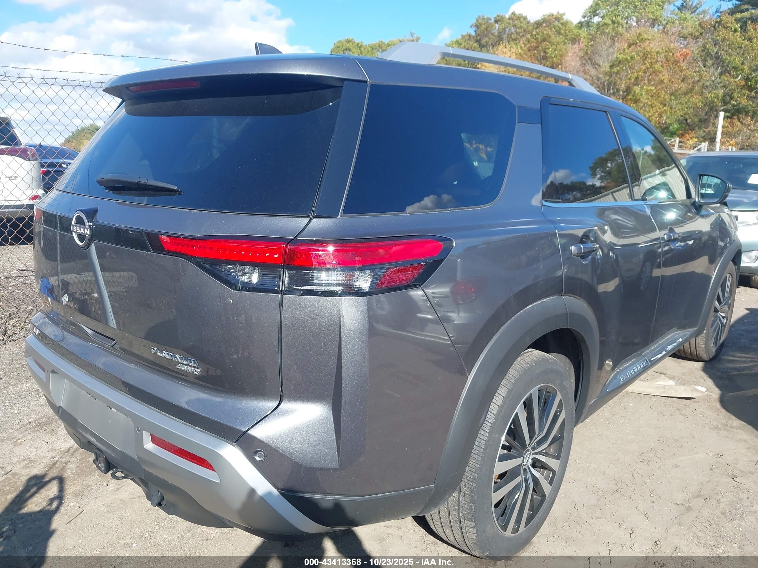 NISSAN PATHFINDER image 4