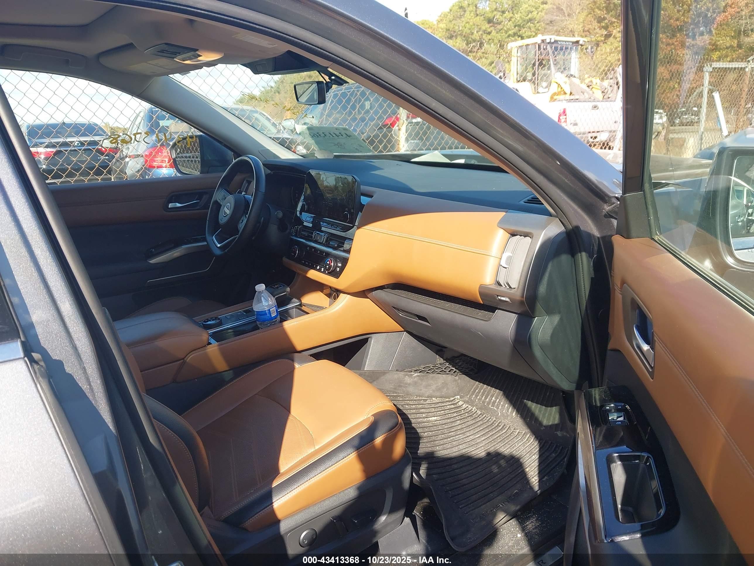 NISSAN PATHFINDER image 5