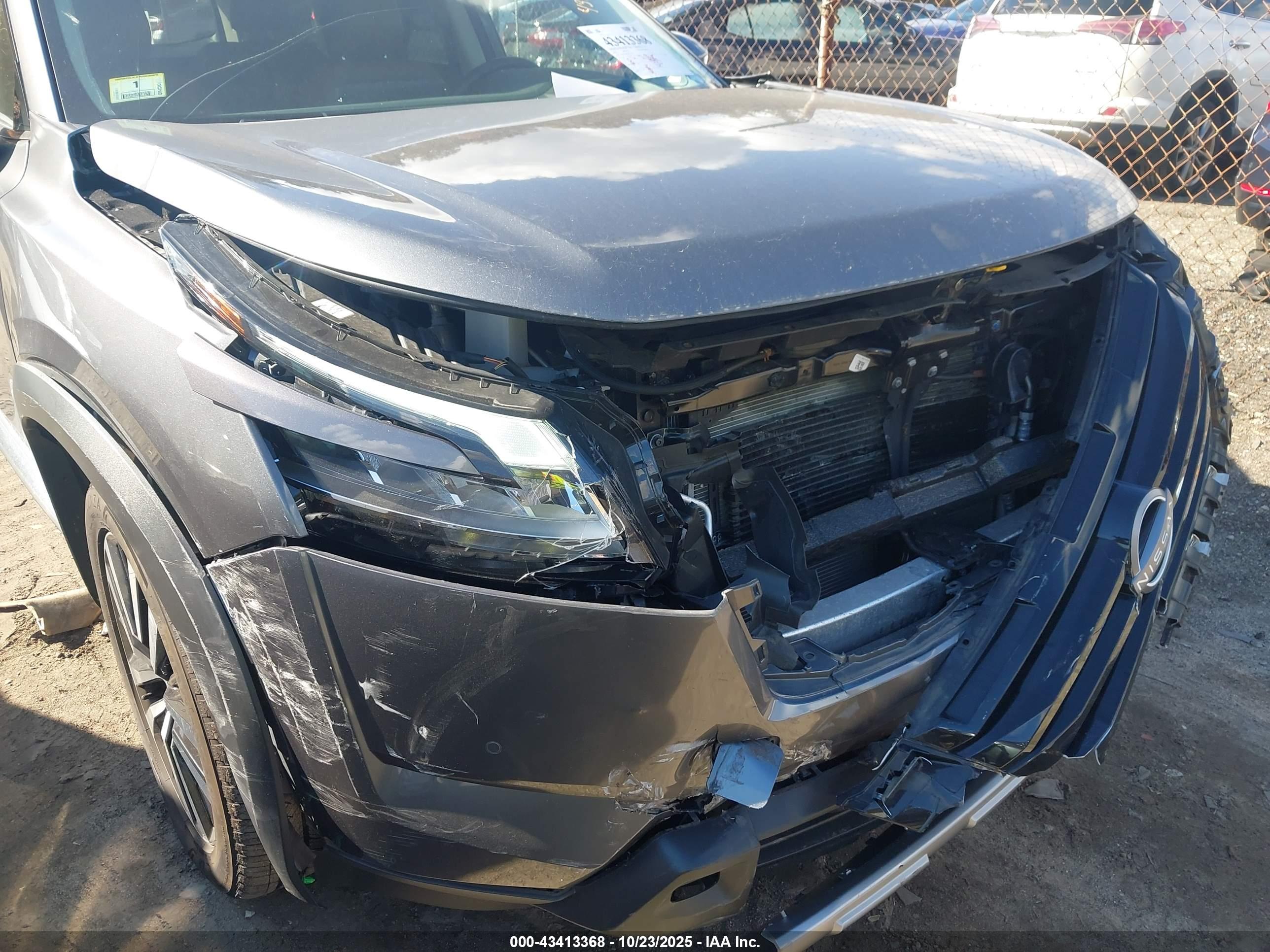 NISSAN PATHFINDER image 6