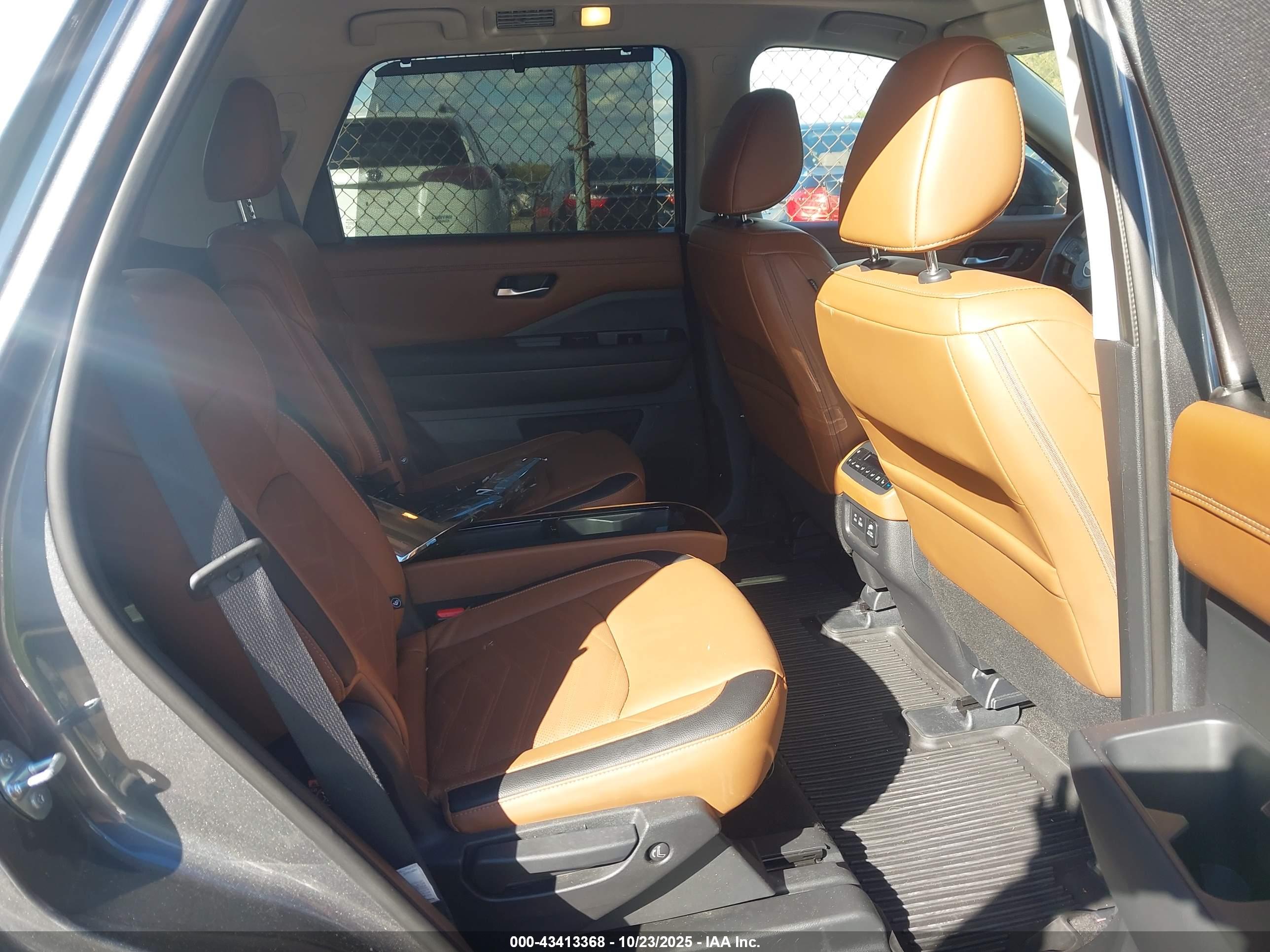 NISSAN PATHFINDER image 8