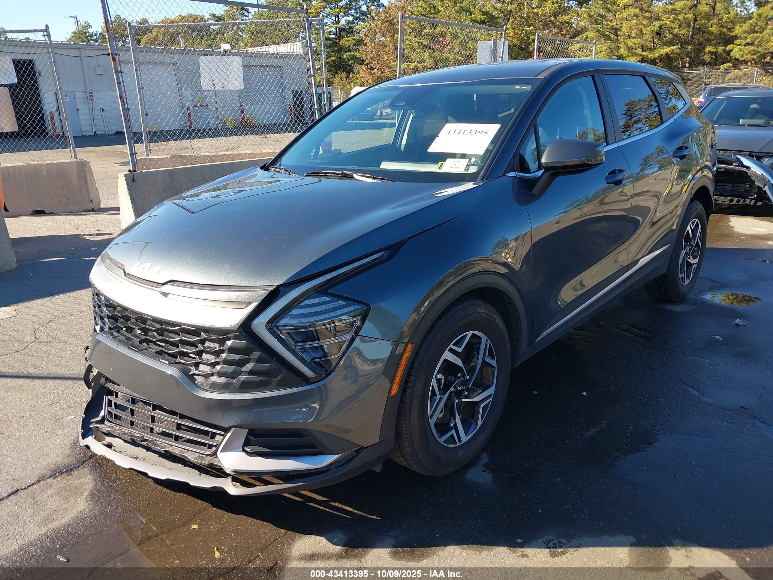 KIA SPORTAGE image 2