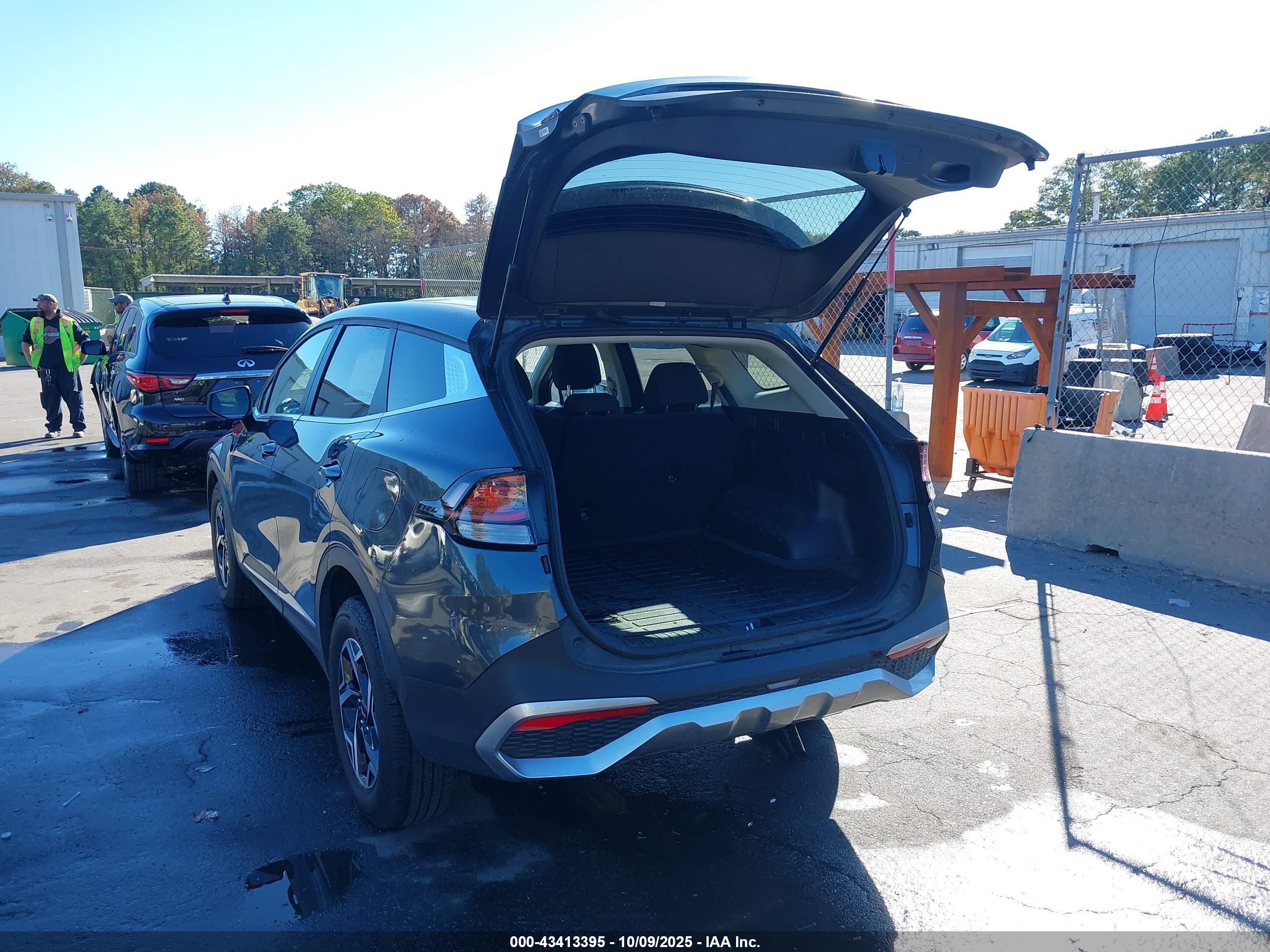 KIA SPORTAGE image 3