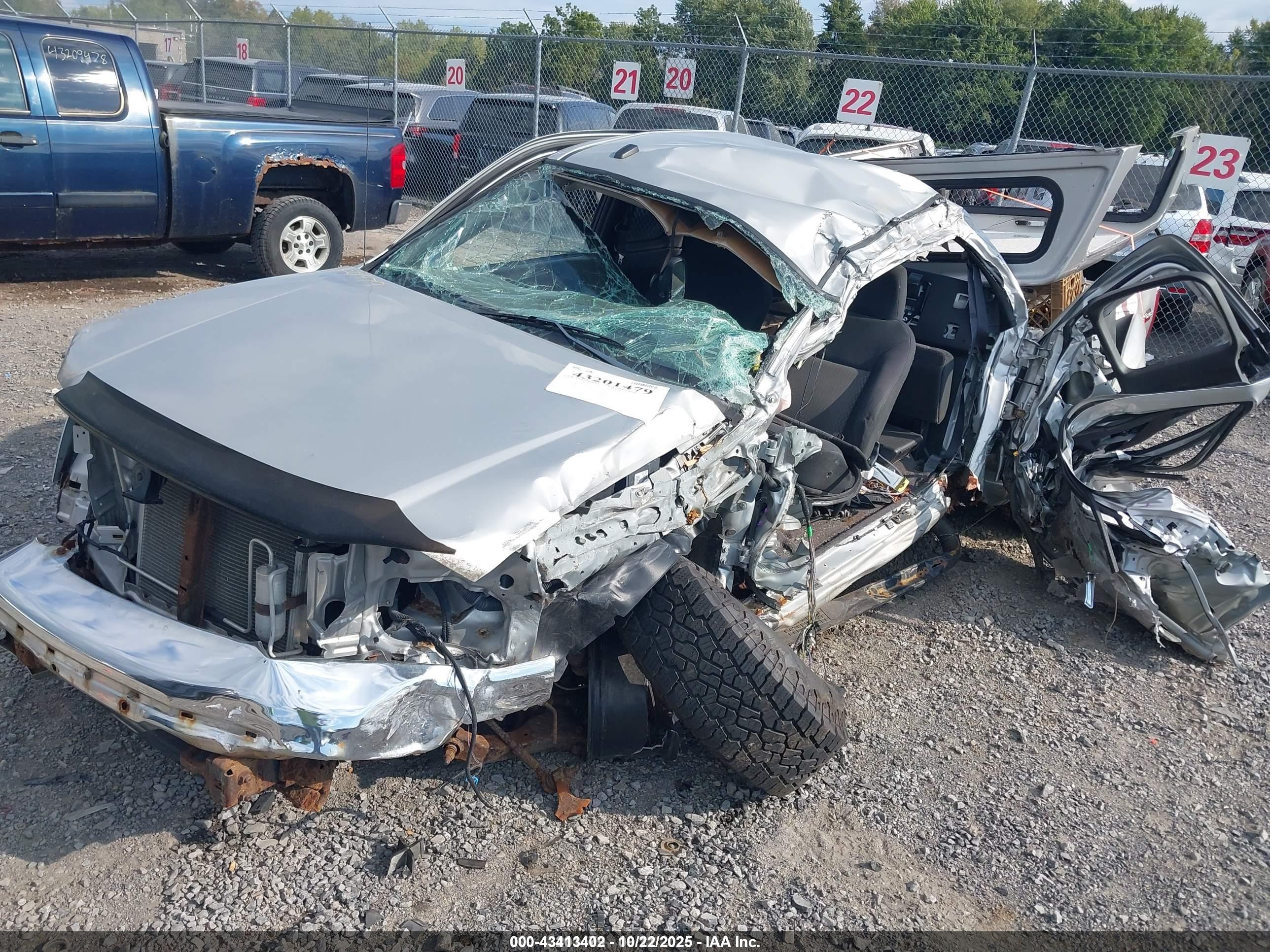 GMC CANYON image 2
