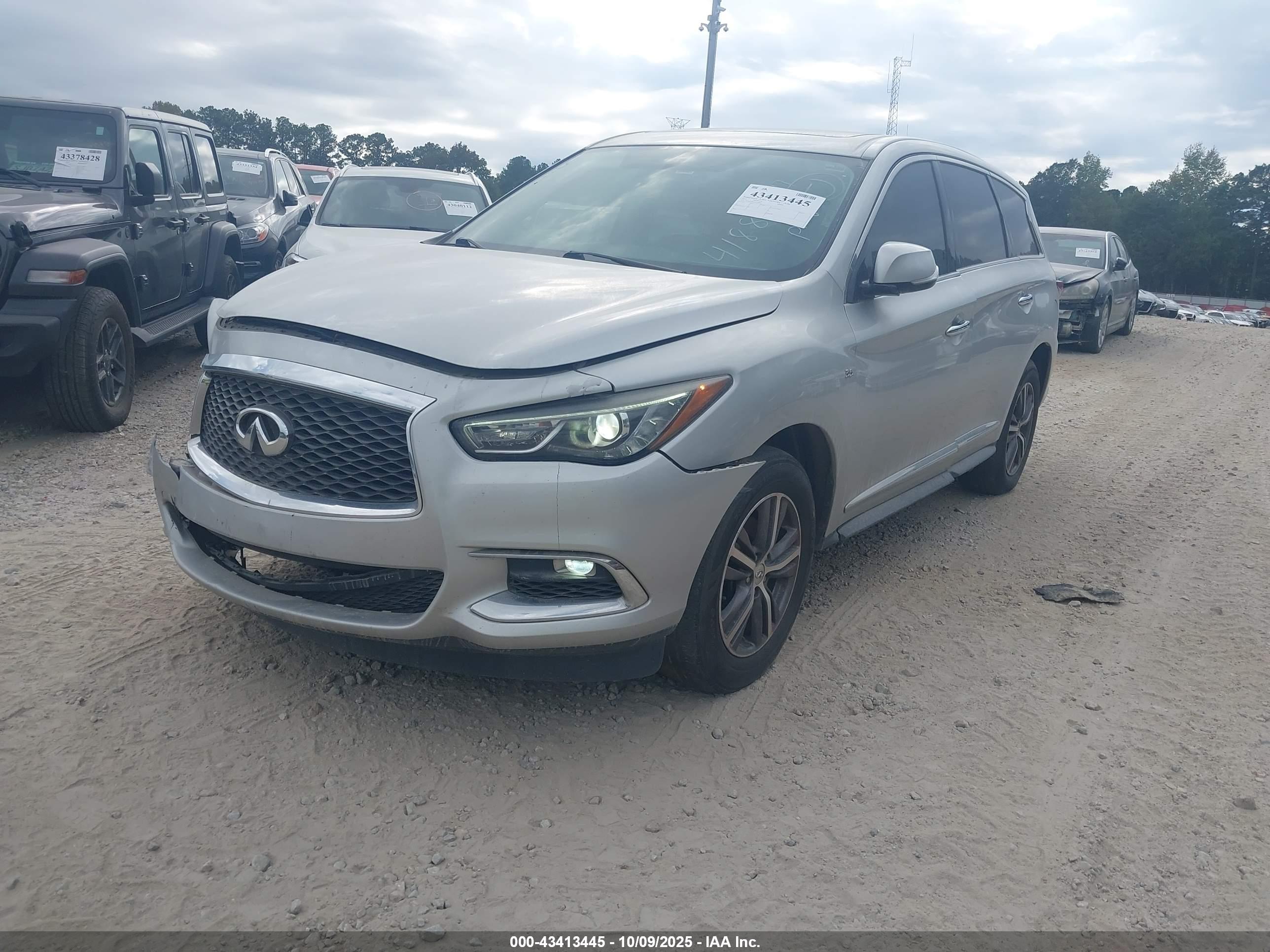 INFINITI QX60 image 2