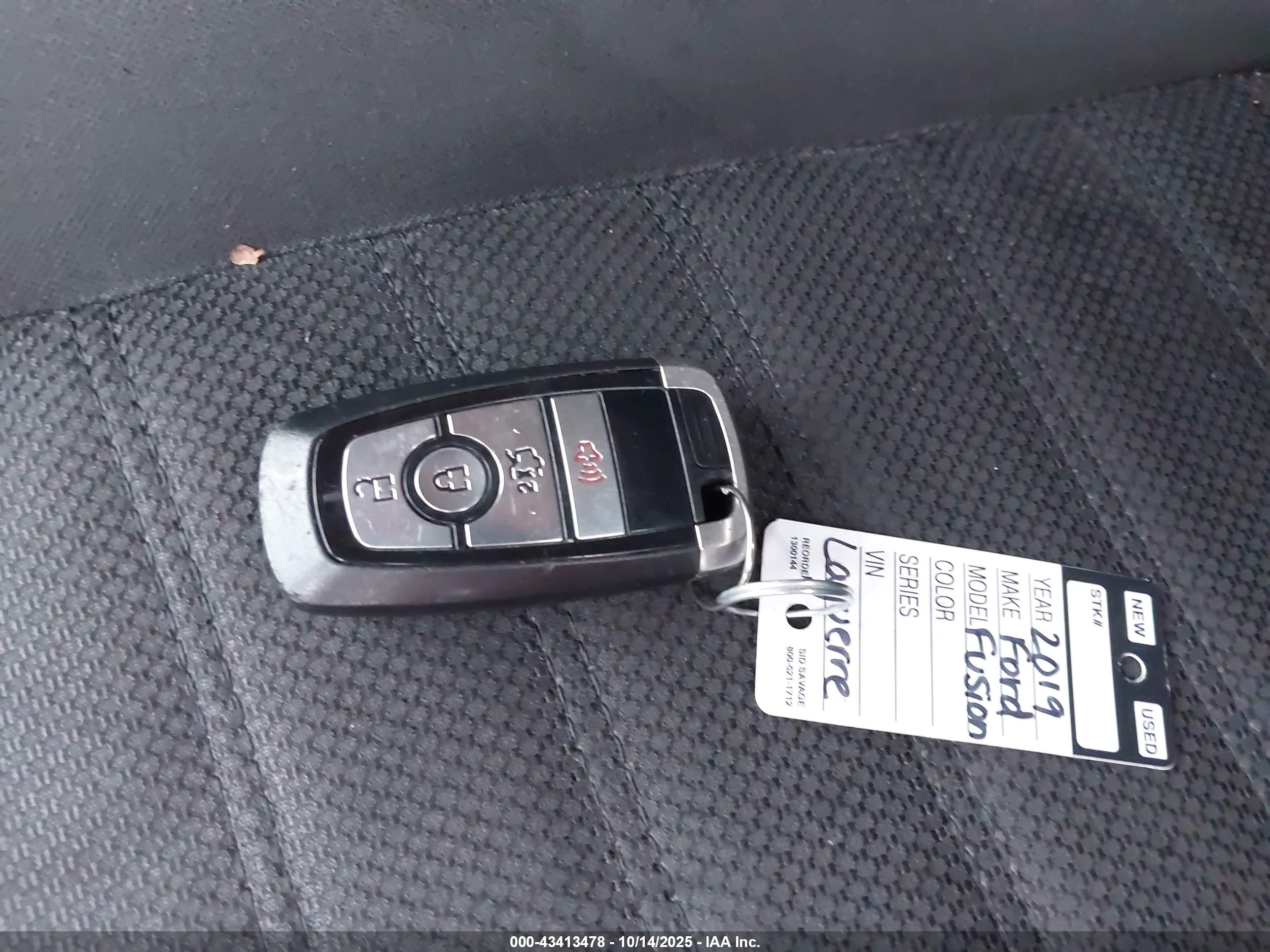 FORD FUSION image 11