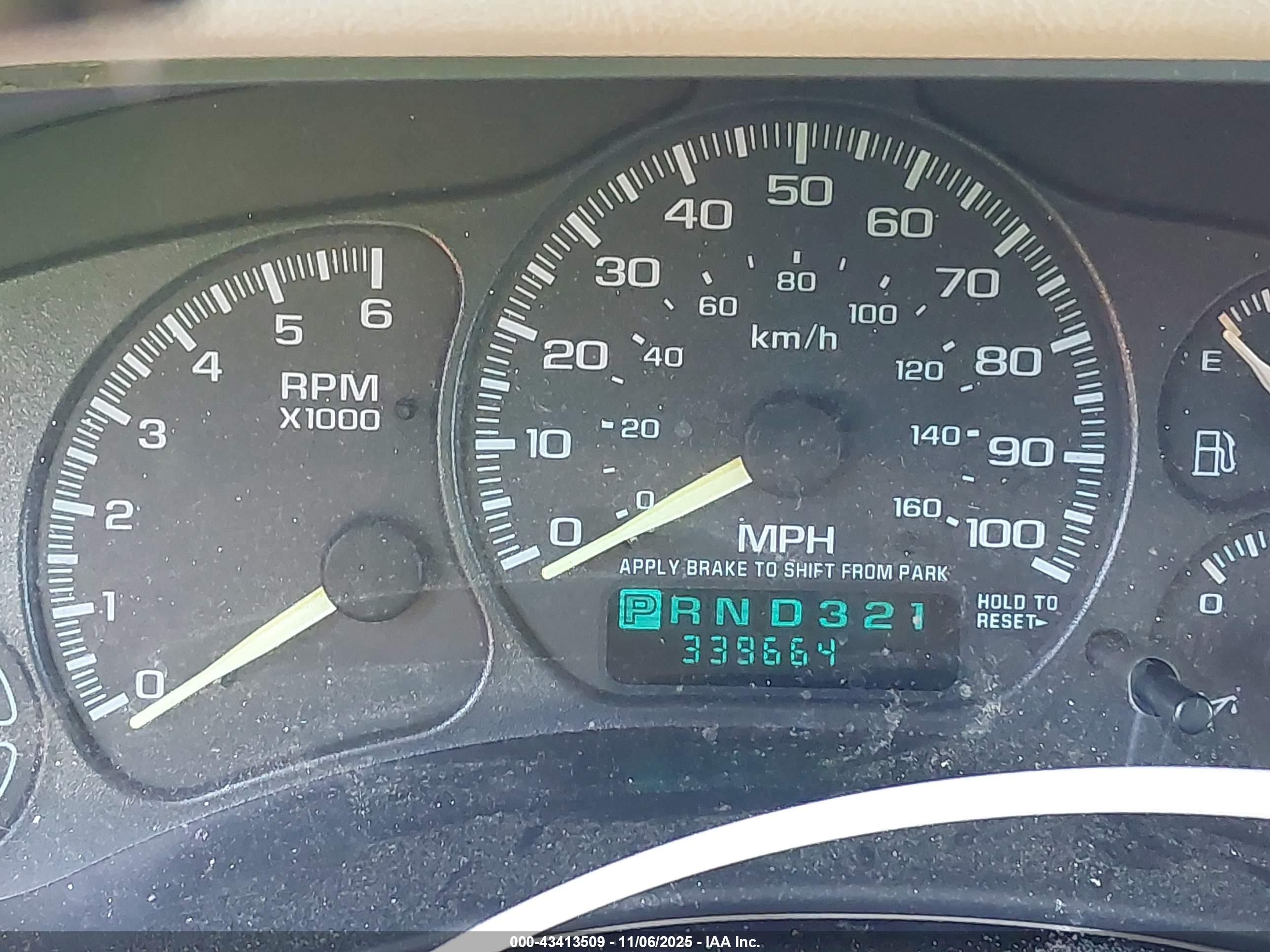 CHEVROLET SUBURBAN image 7