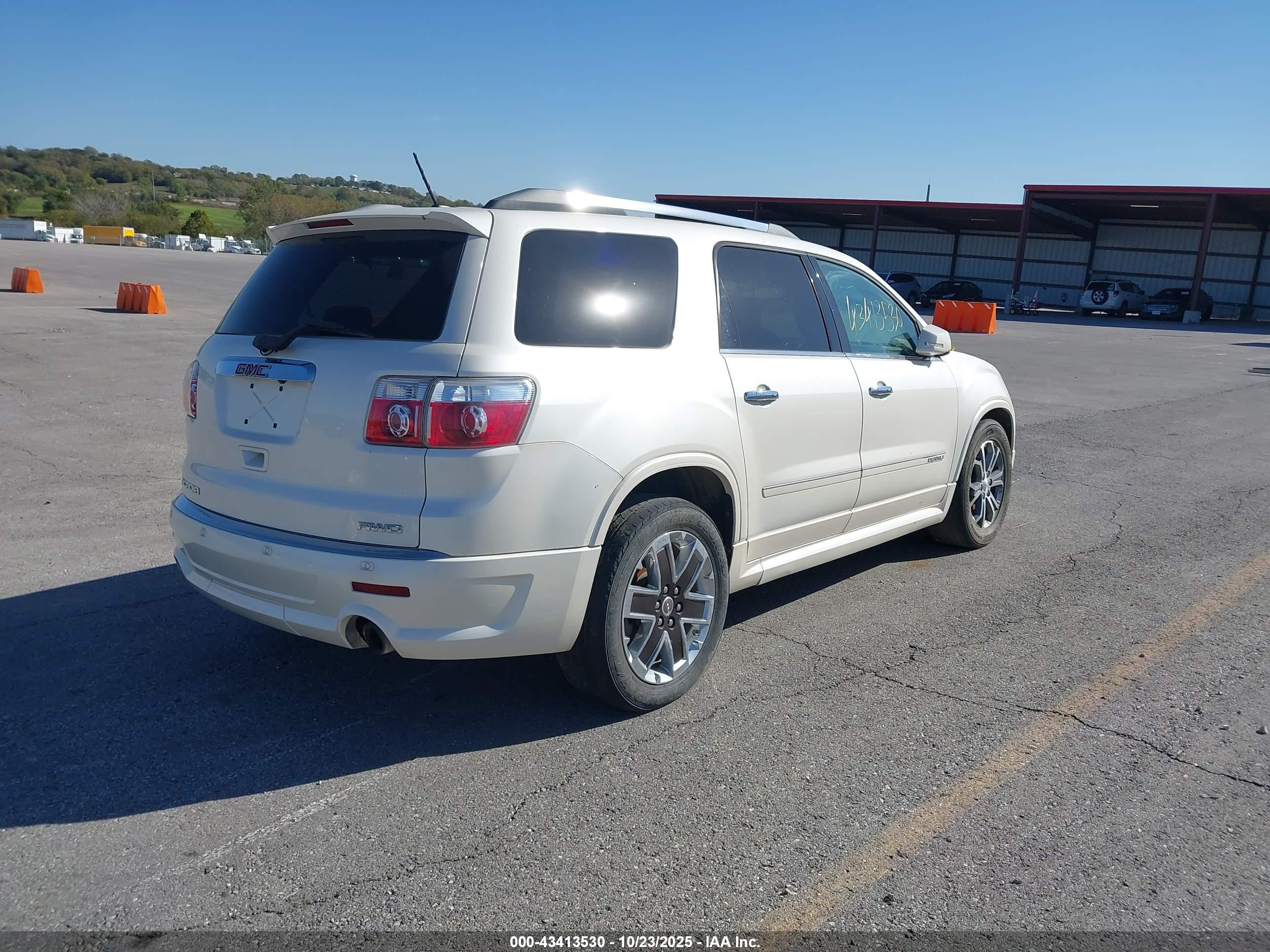 GMC ACADIA image 4