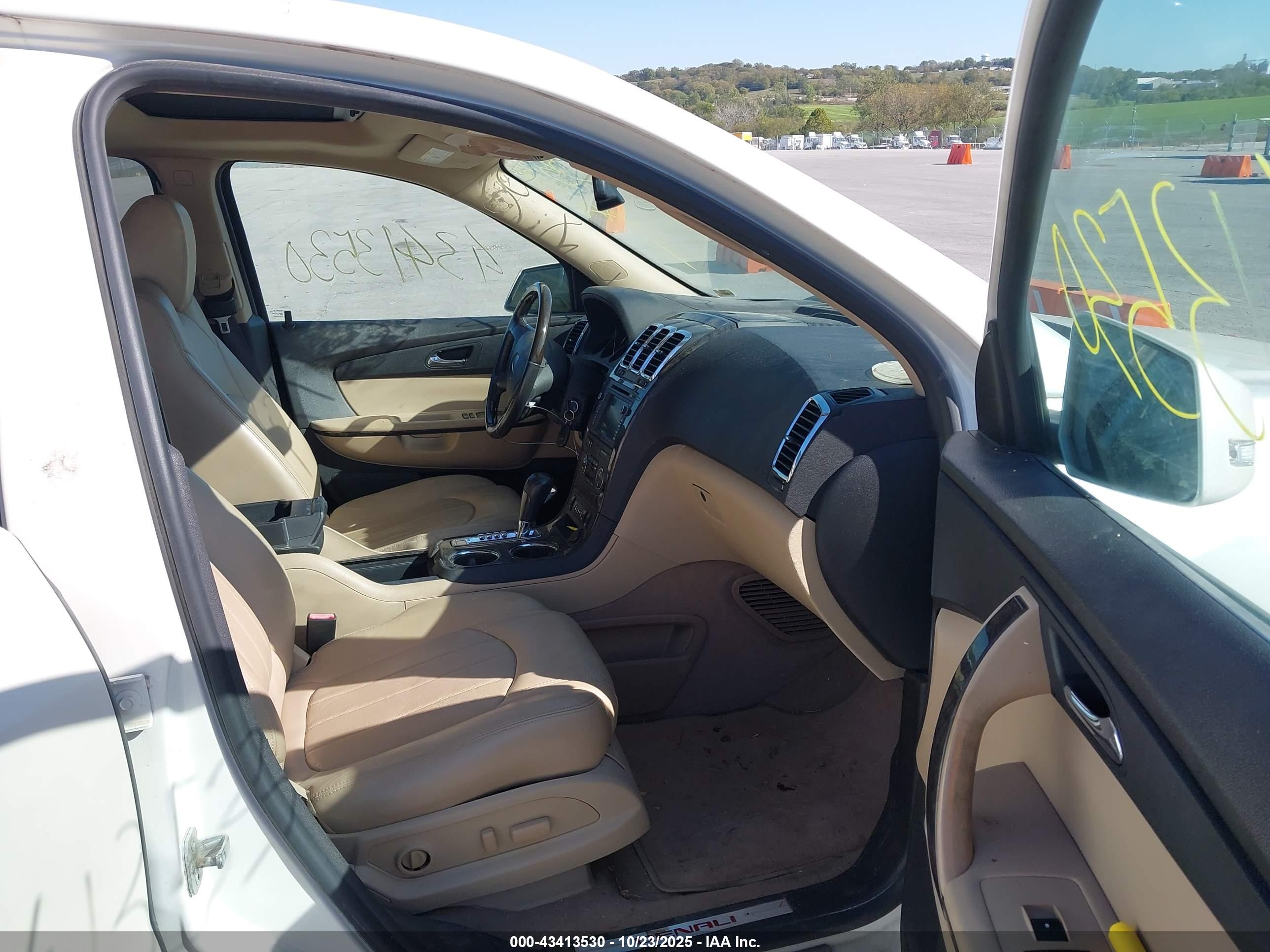 GMC ACADIA image 5