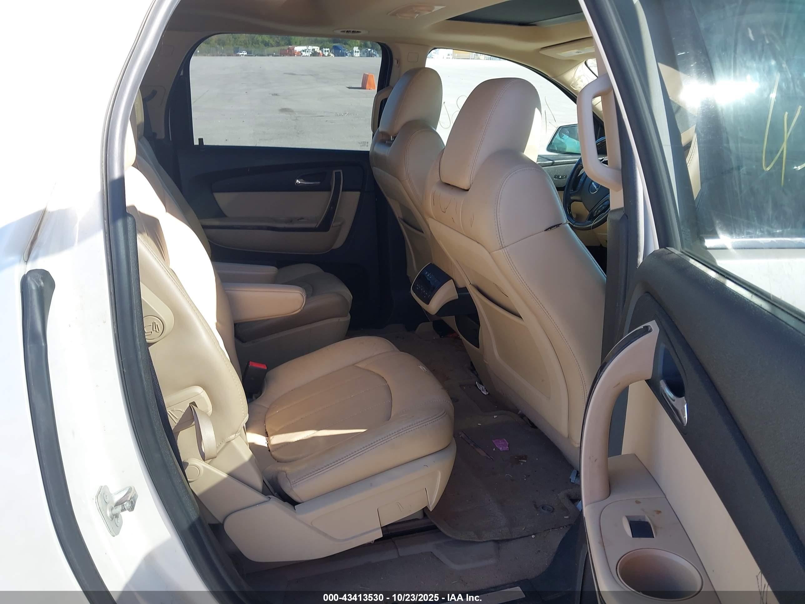 GMC ACADIA image 8