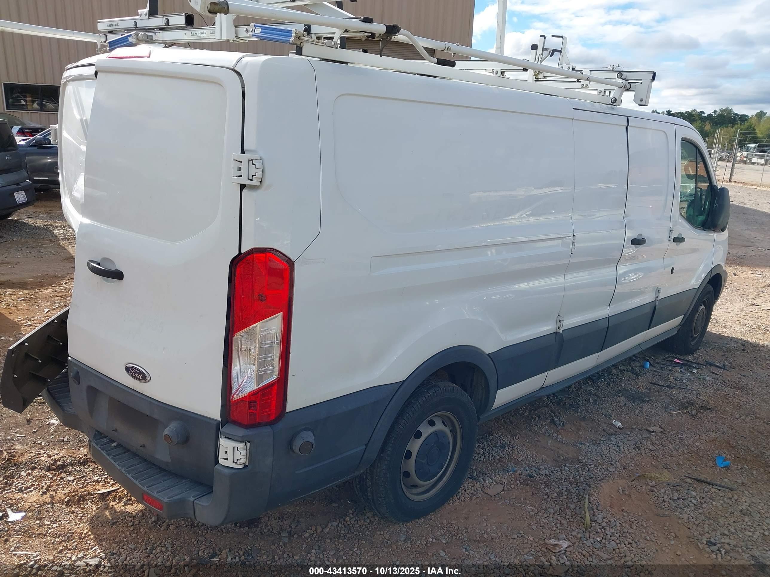 FORD TRANSIT-250 image 4