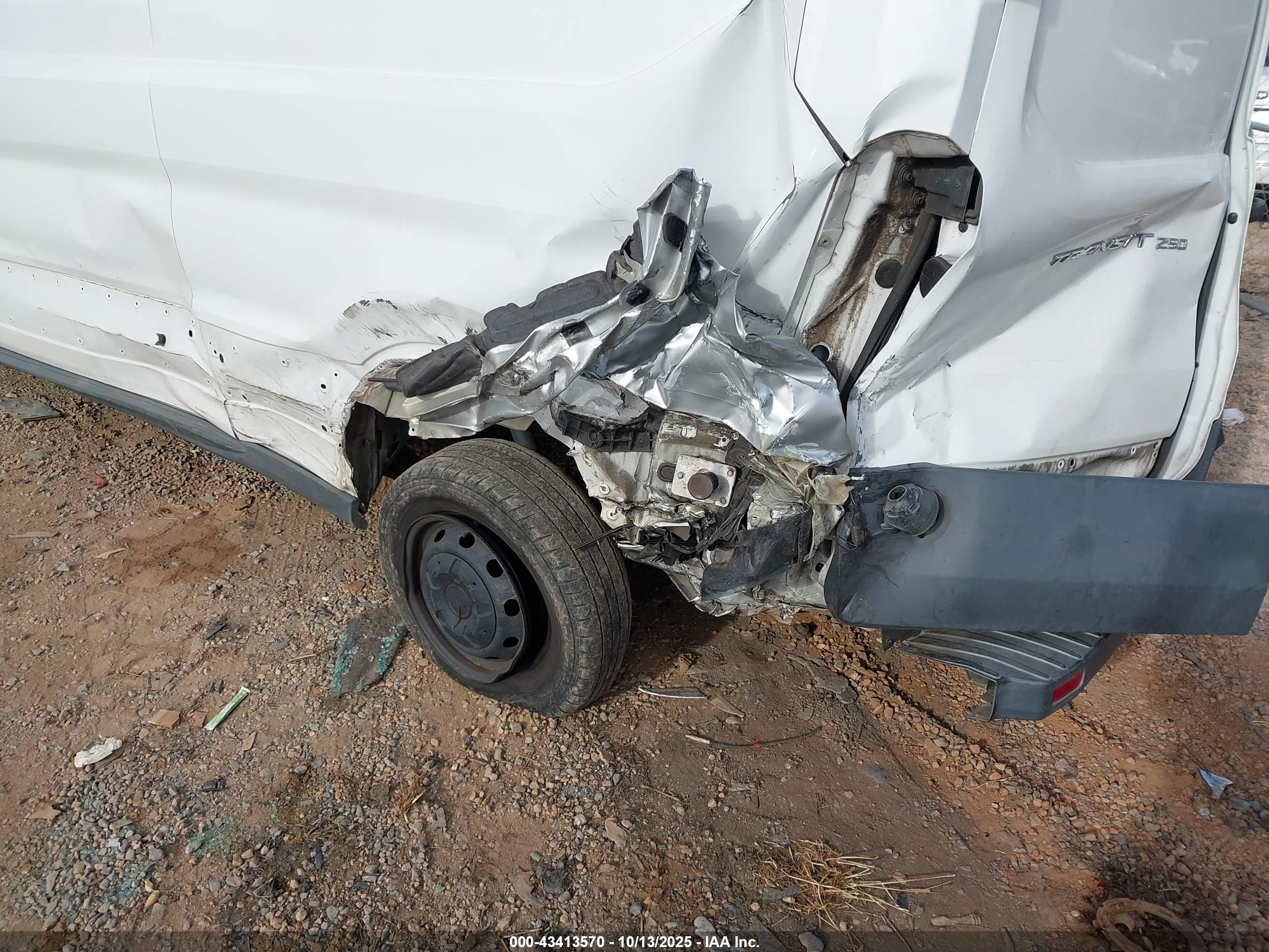 FORD TRANSIT-250 image 6