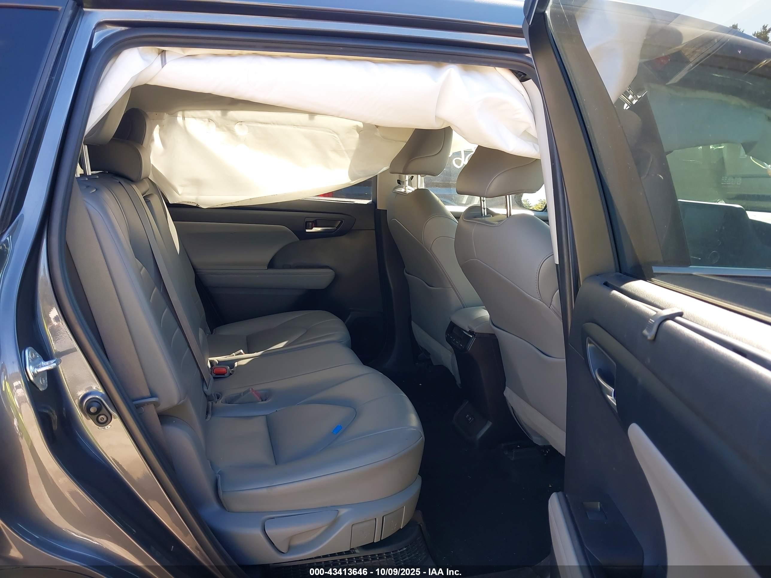 TOYOTA HIGHLANDER image 8