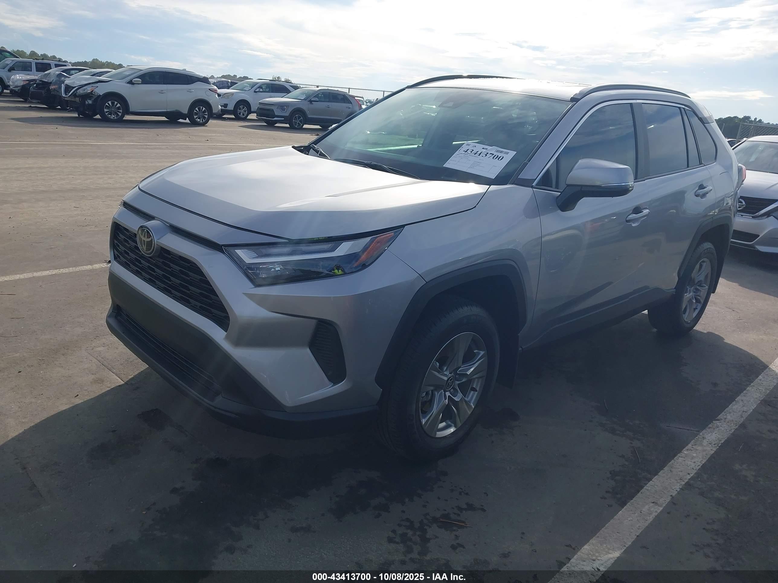 TOYOTA RAV4 image 2