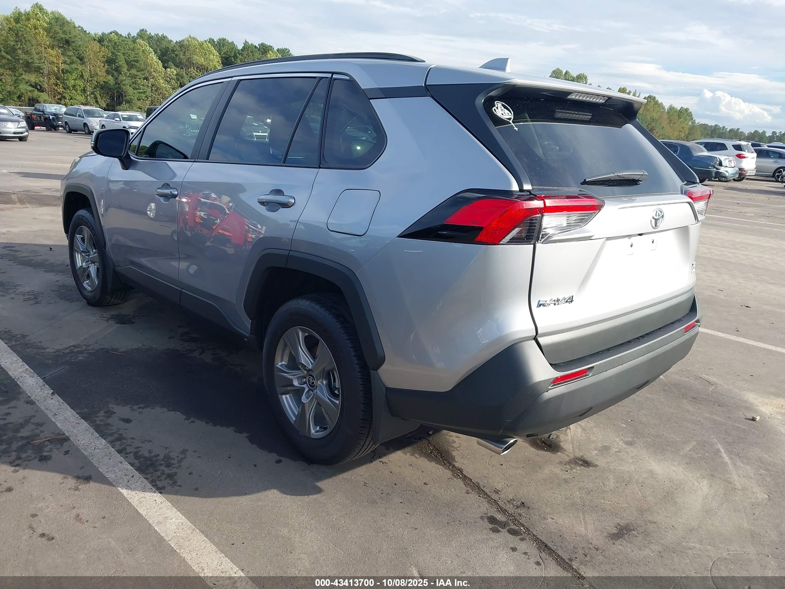 TOYOTA RAV4 image 3