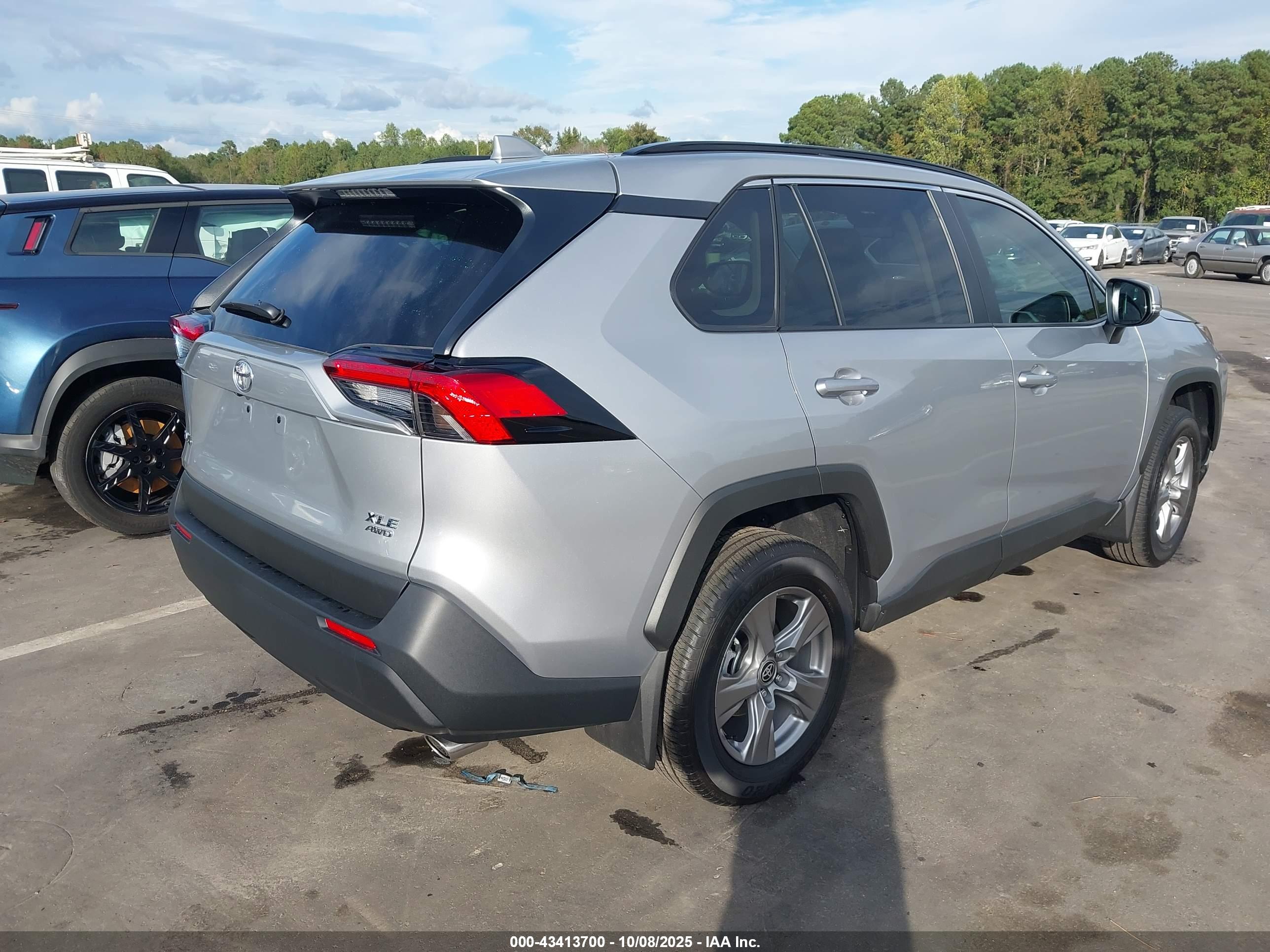 TOYOTA RAV4 image 4