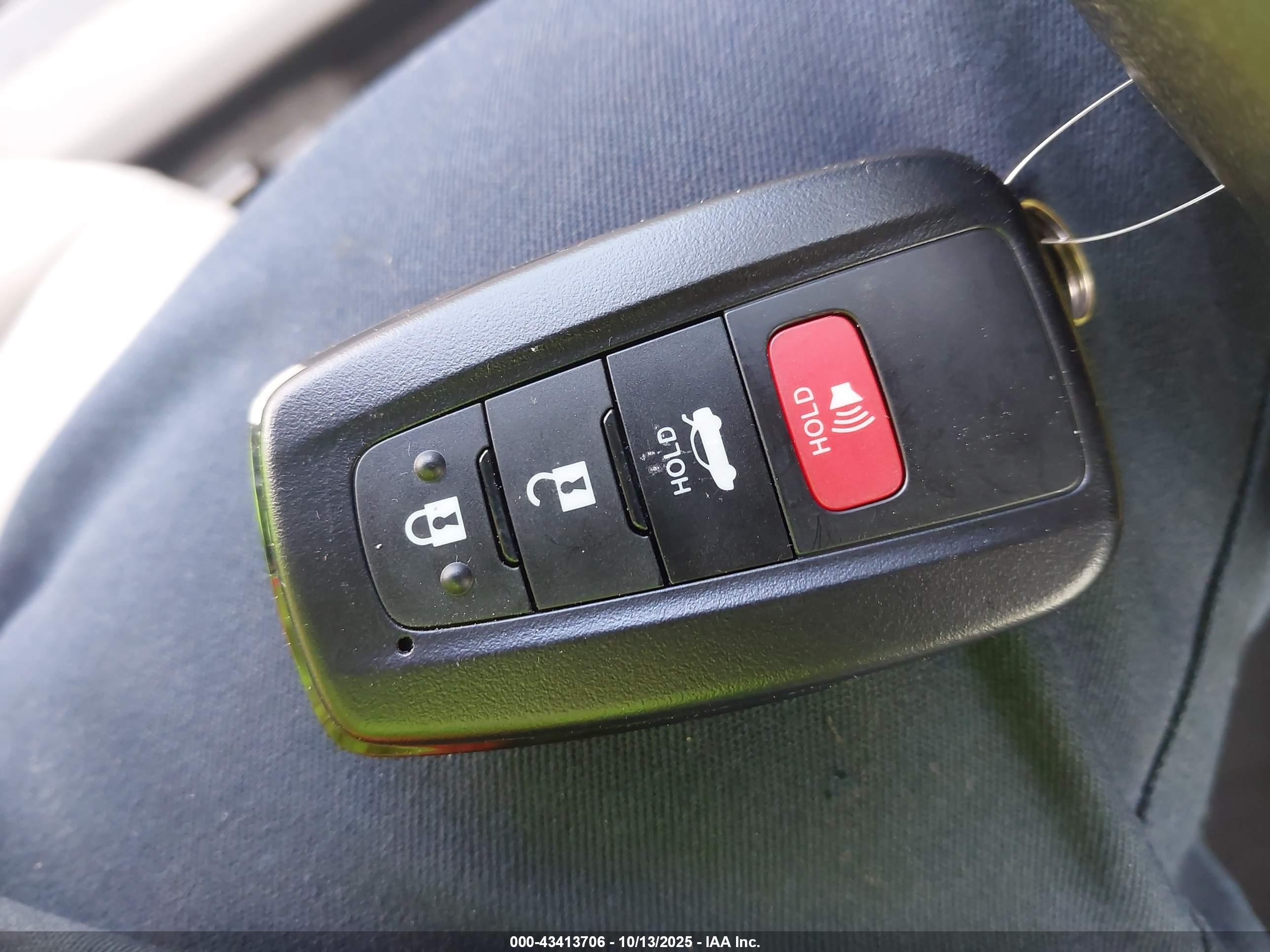 TOYOTA CAMRY image 11