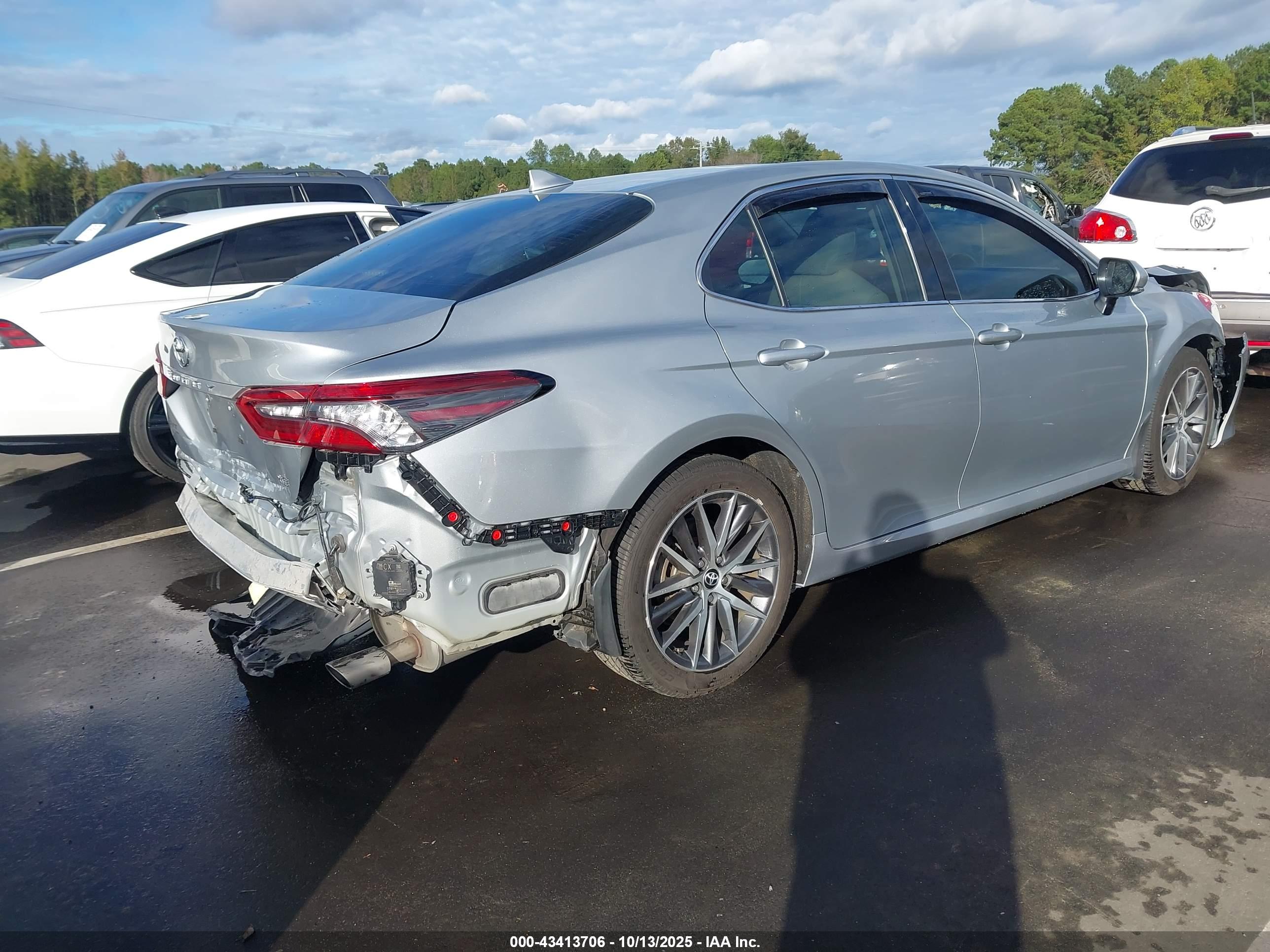 TOYOTA CAMRY image 4