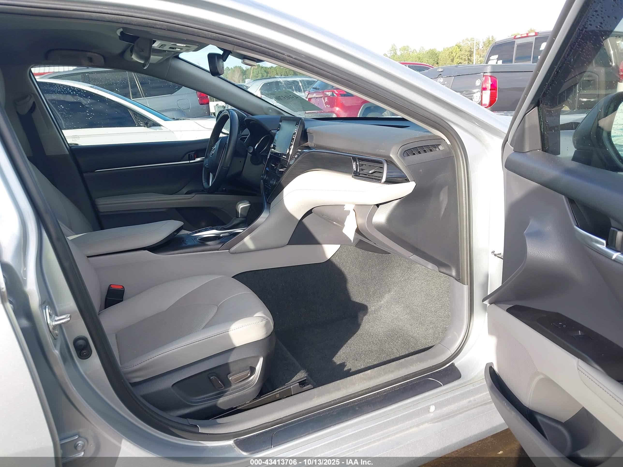 TOYOTA CAMRY image 5