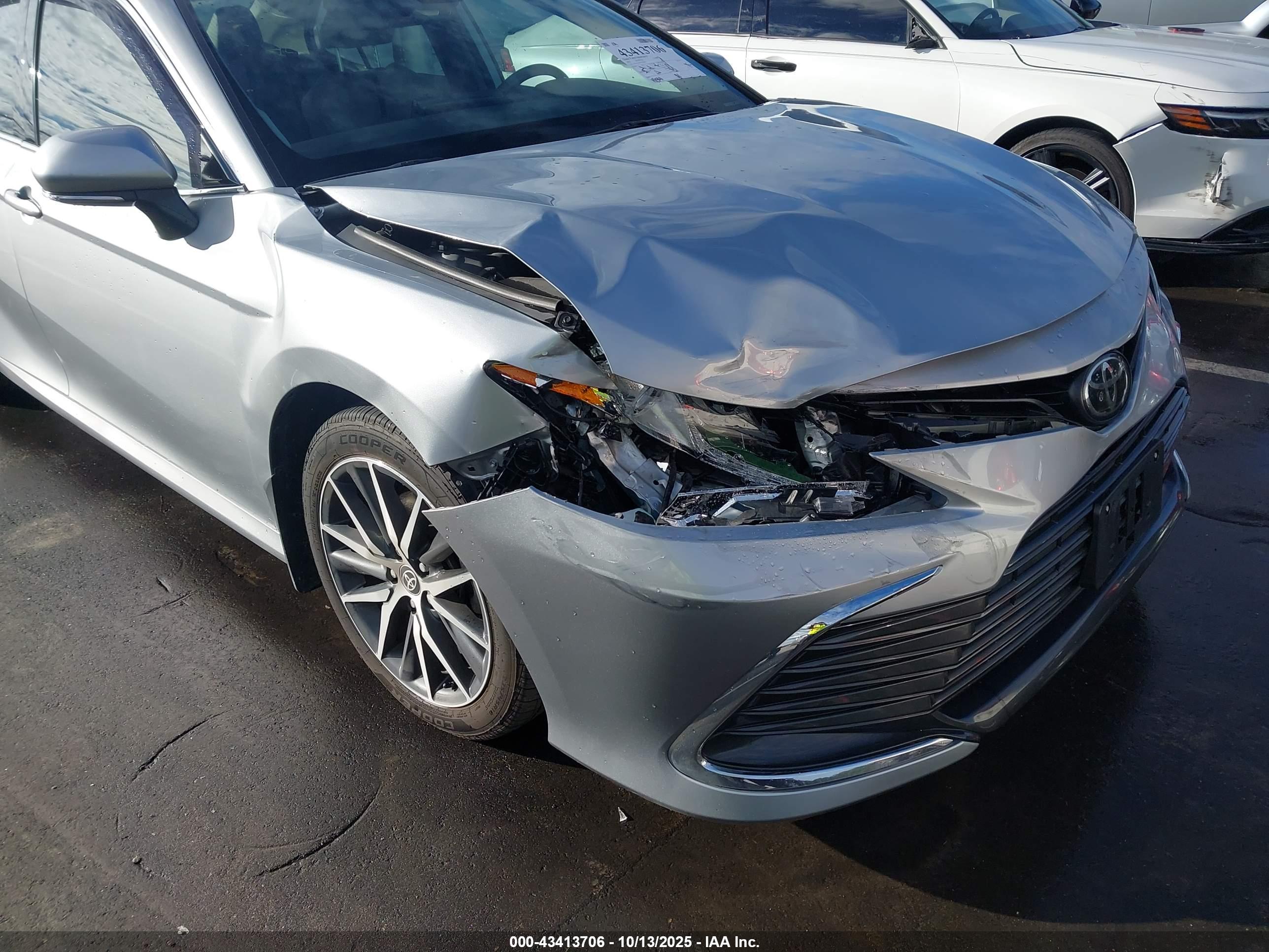 TOYOTA CAMRY image 6