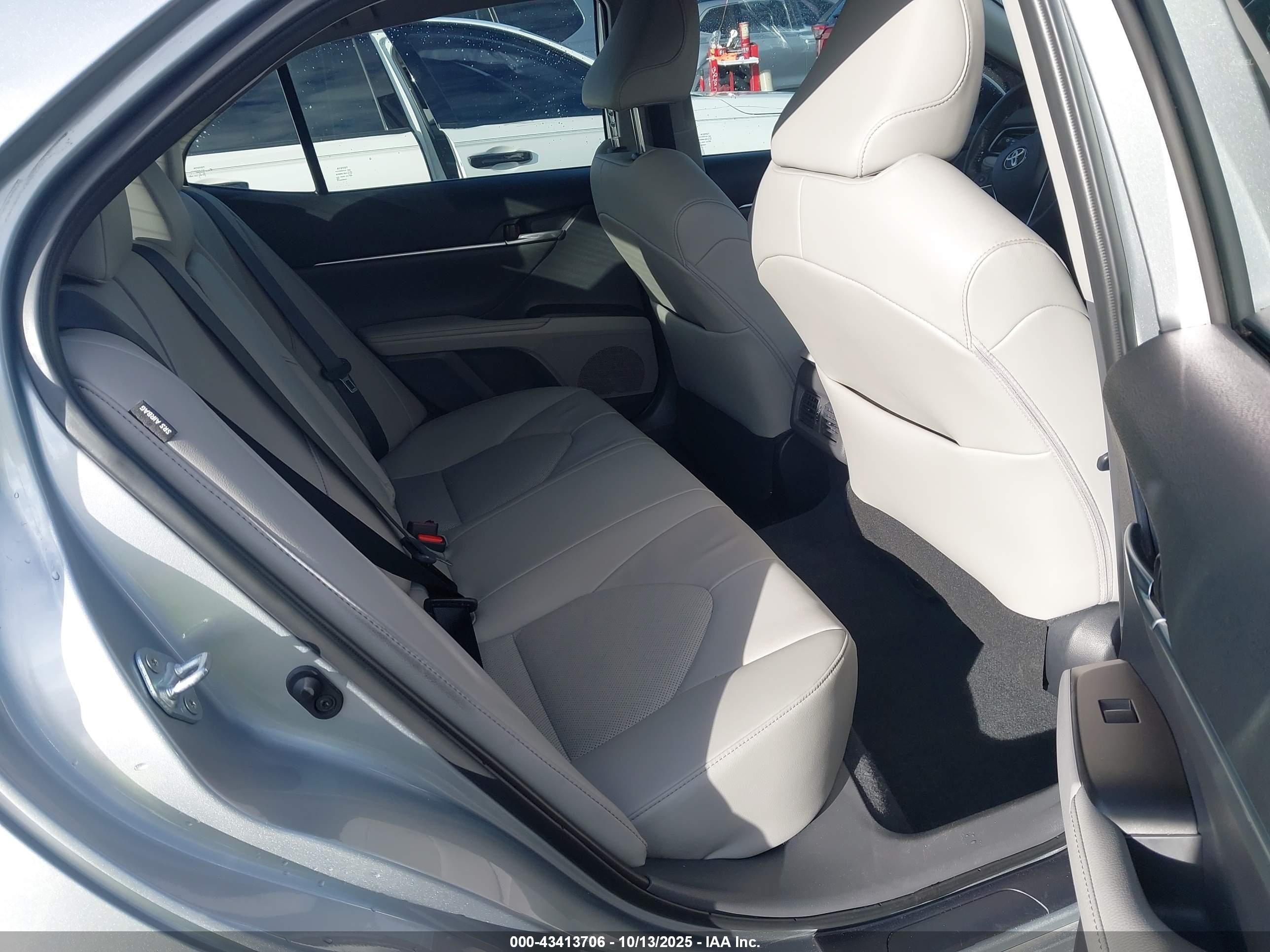 TOYOTA CAMRY image 8