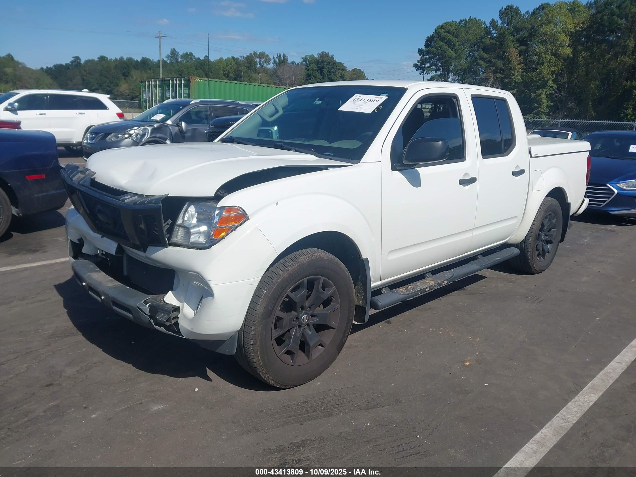NISSAN FRONTIER image 2