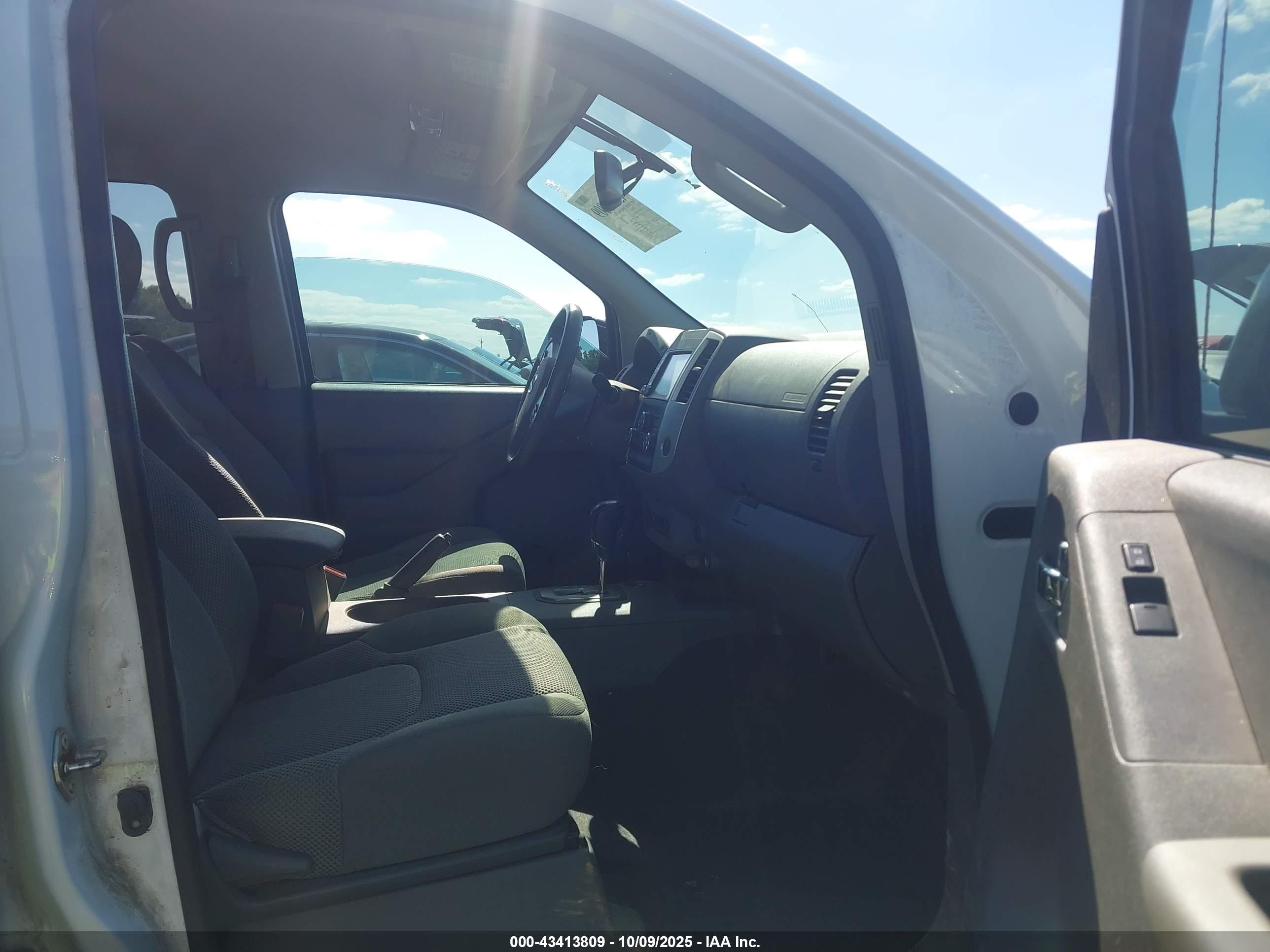 NISSAN FRONTIER image 5