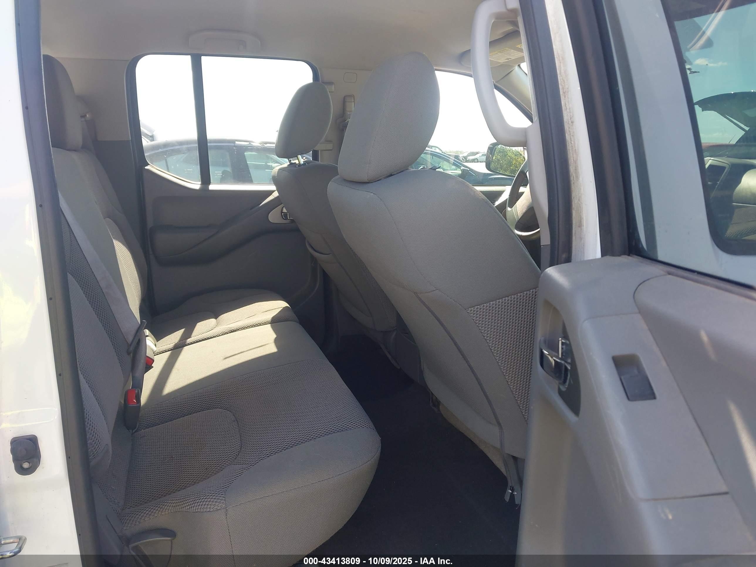 NISSAN FRONTIER image 8