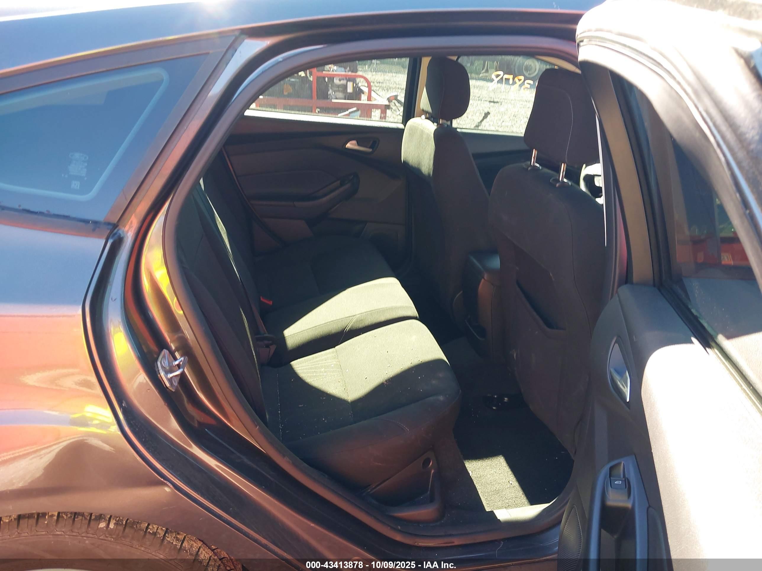 FORD FOCUS image 8