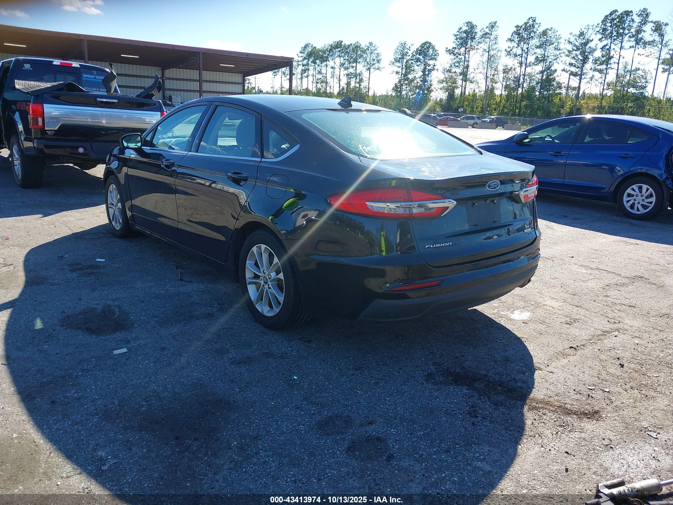 FORD FUSION image 3