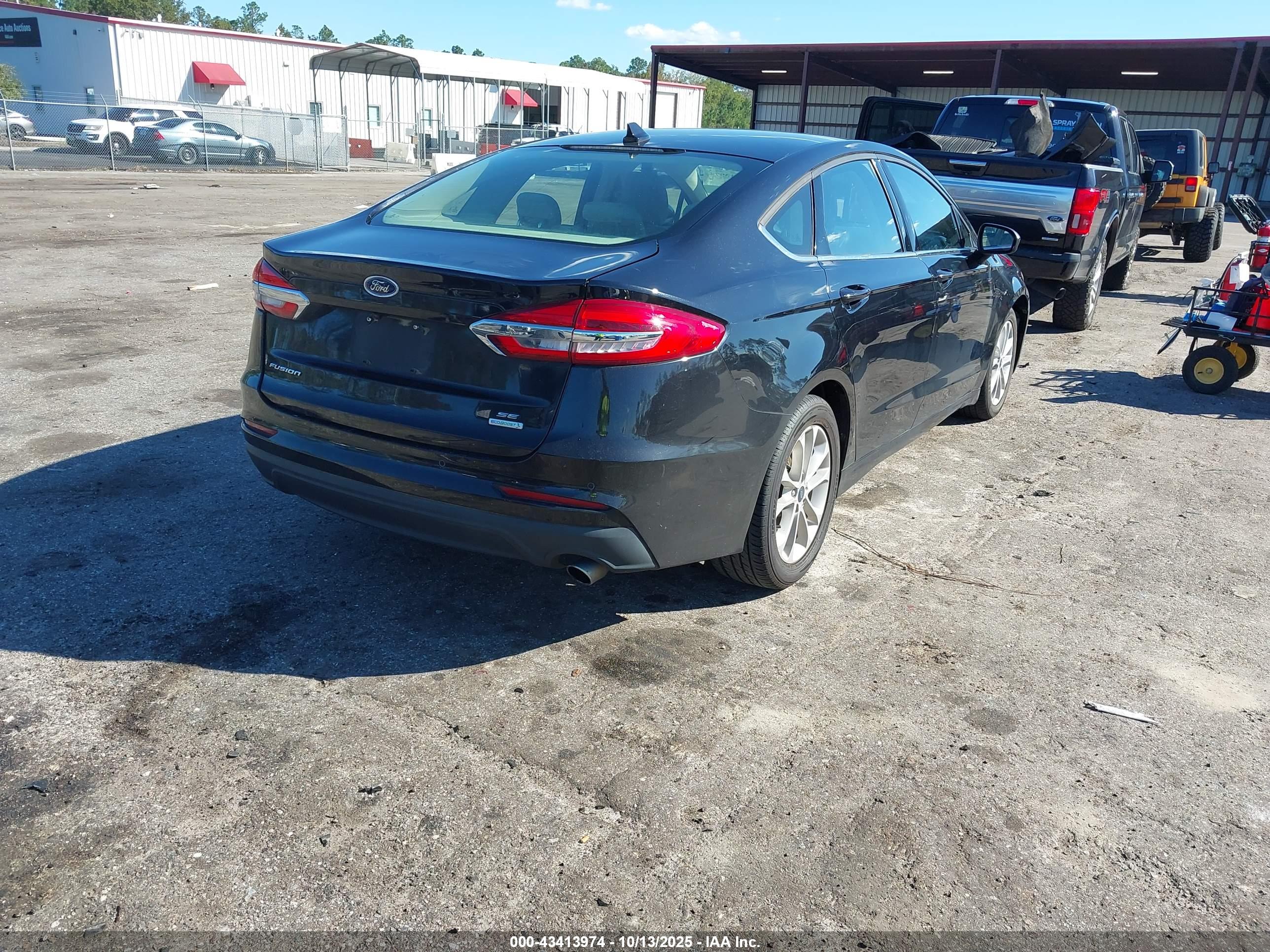 FORD FUSION image 4